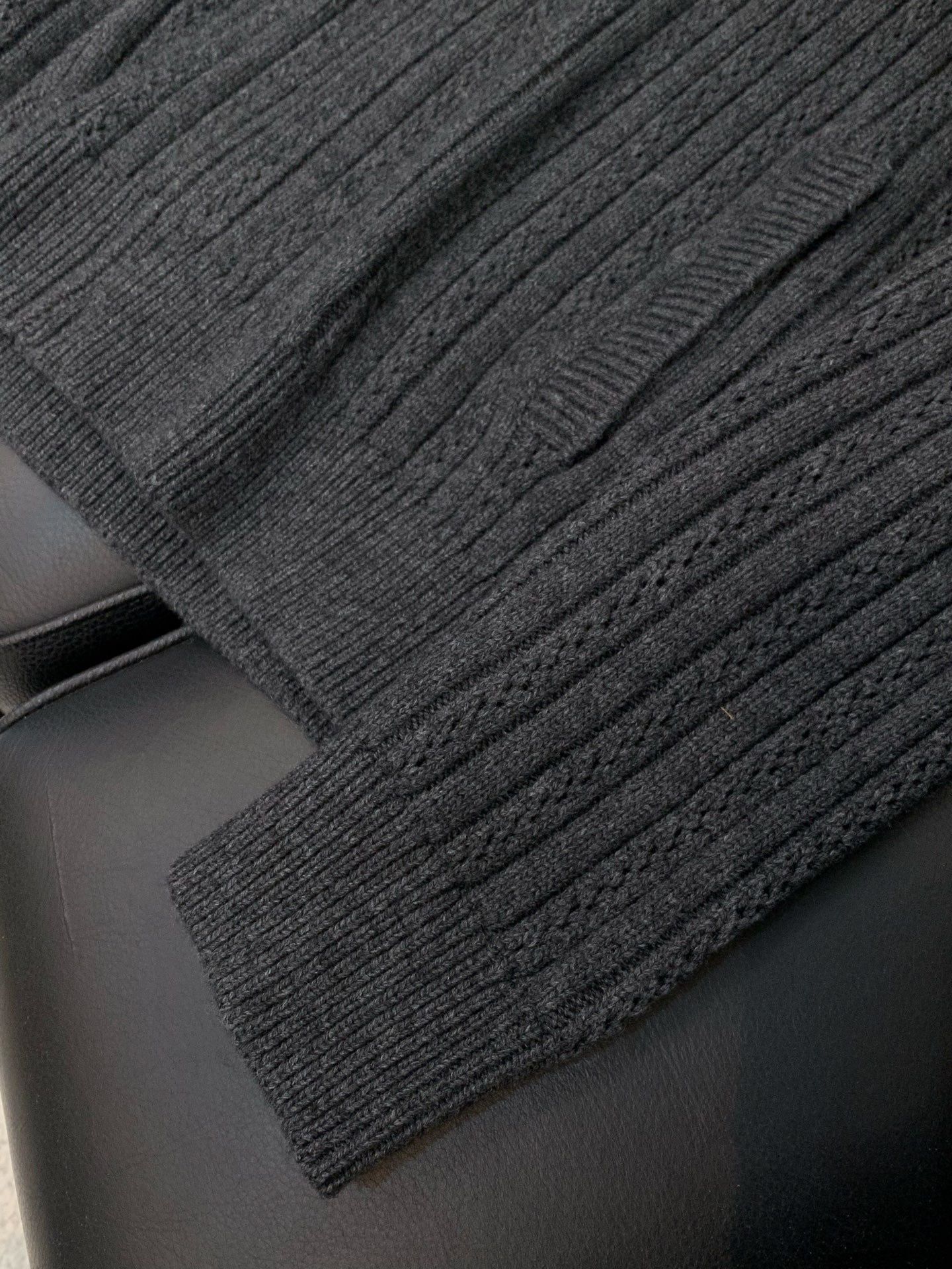 ，LouisVuitton 路易威登，2025秋冬最新款，专柜同步有售，原单狠货，时尚休闲针织开衫毛衣，