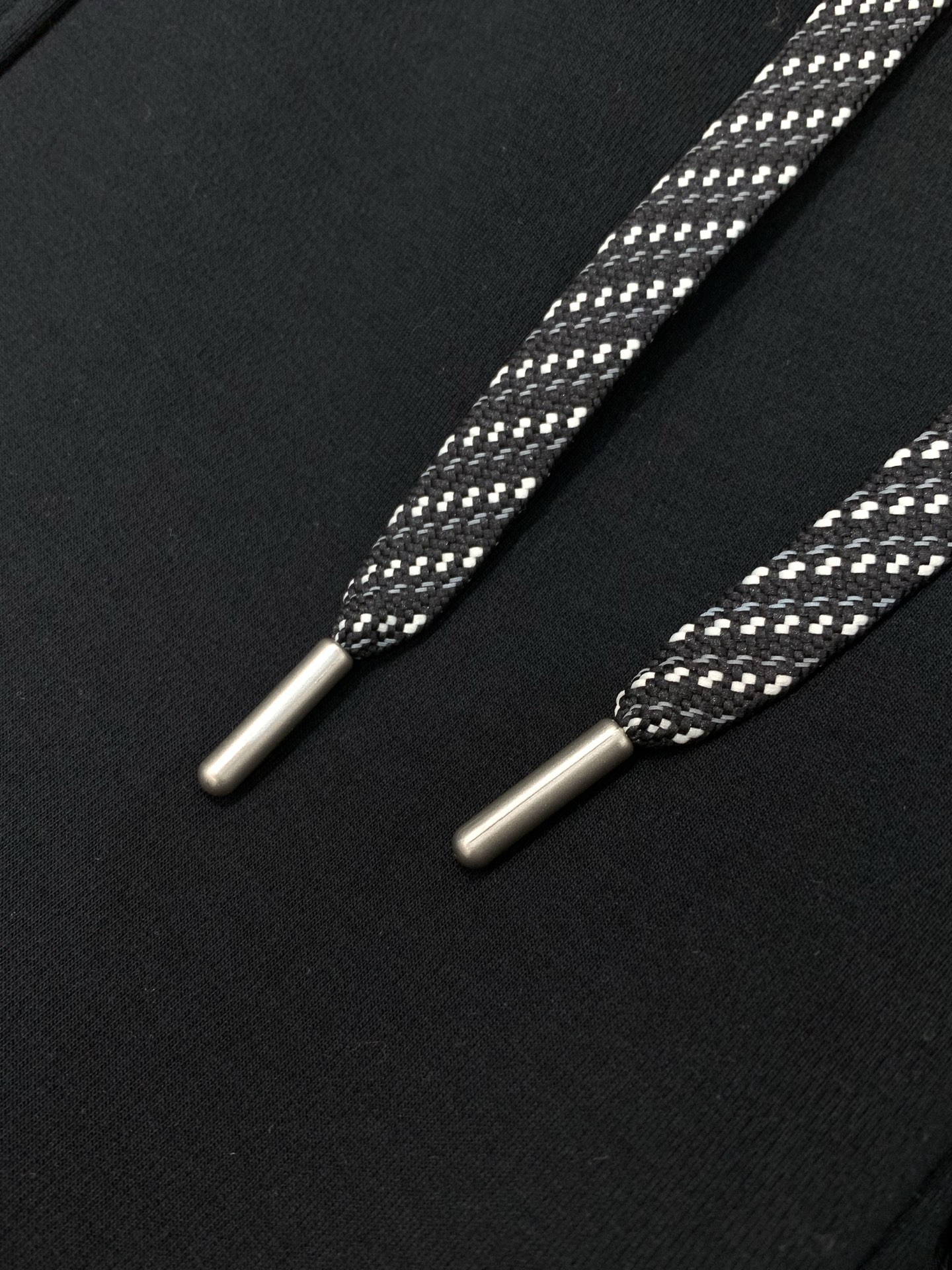 ，普拉达 黑色 直筒加绒 休闲裤材质 面料:棉32%锦纶63%氨纶5%里料:涤纶100%机洗，手洗最高水