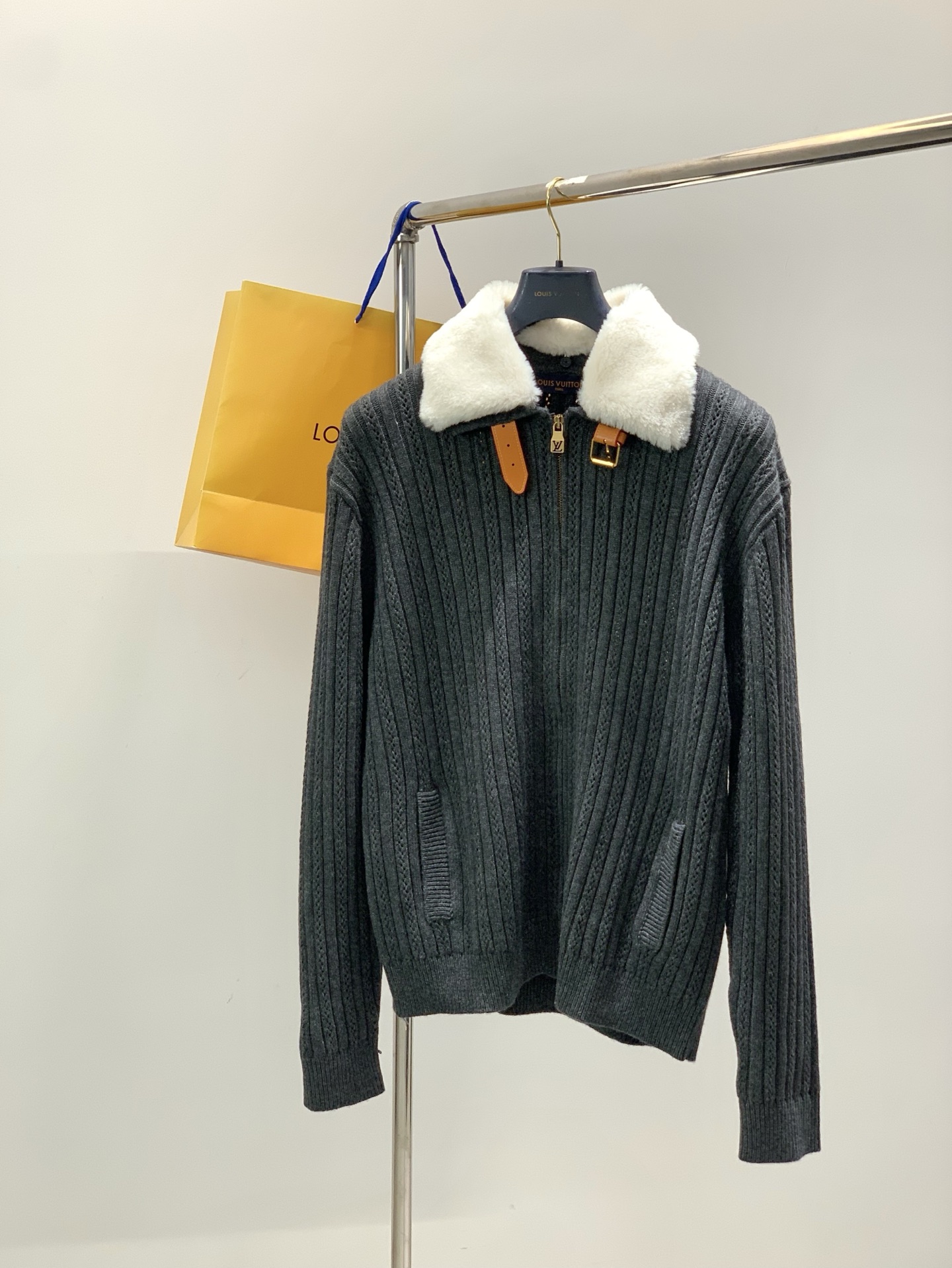 ，LouisVuitton 路易威登，2025秋冬最新款，专柜同步有售，原单狠货，时尚休闲针织开衫毛衣，