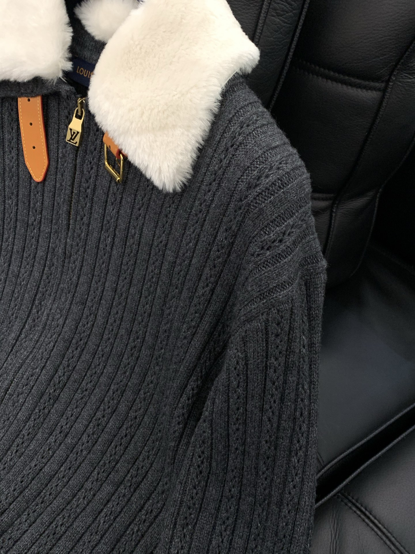 ，LouisVuitton 路易威登，2025秋冬最新款，专柜同步有售，原单狠货，时尚休闲针织开衫毛衣，