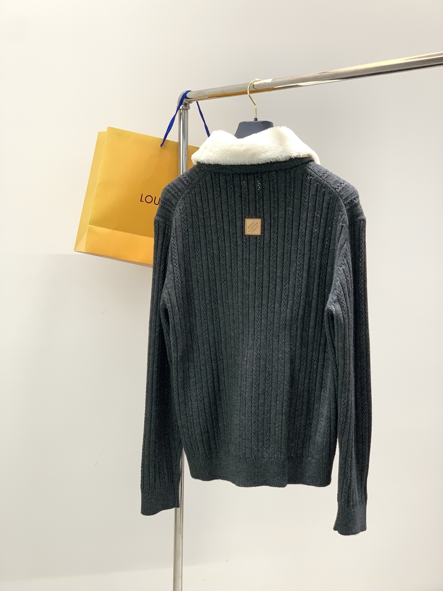 ，LouisVuitton 路易威登，2025秋冬最新款，专柜同步有售，原单狠货，时尚休闲针织开衫毛衣，