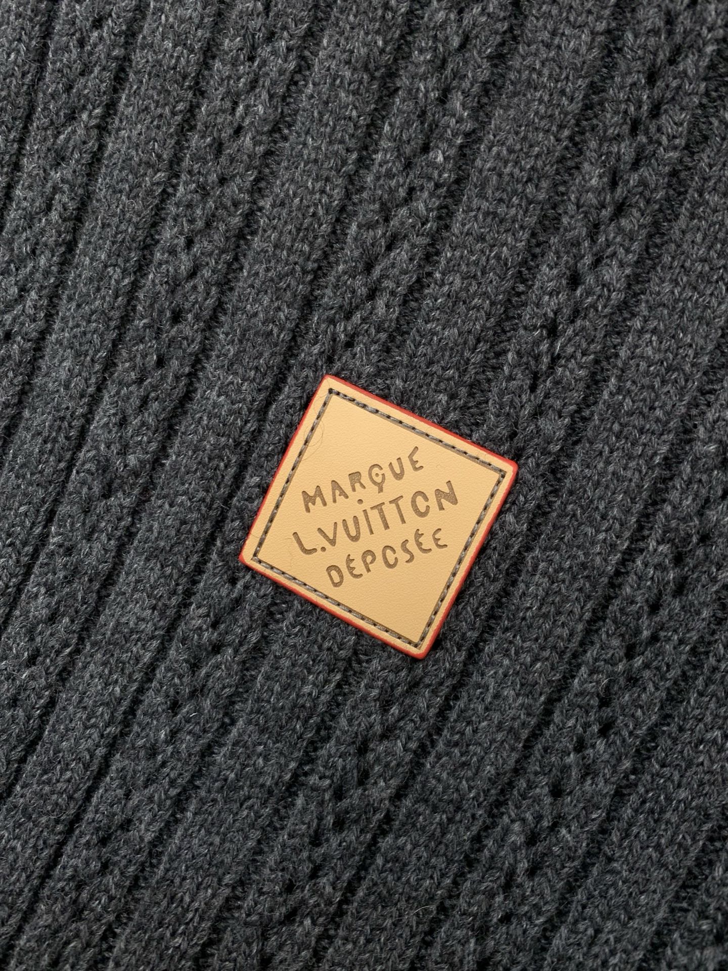 ，LouisVuitton 路易威登，2025秋冬最新款，专柜同步有售，原单狠货，时尚休闲针织开衫毛衣，