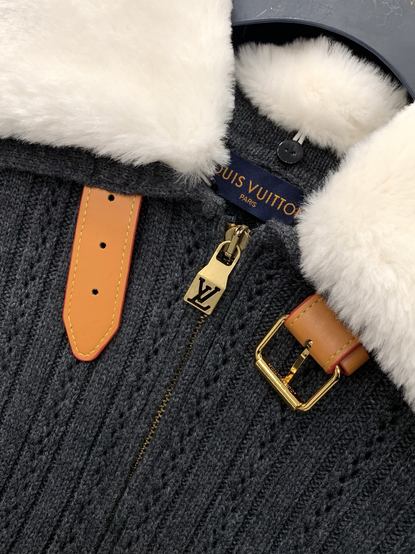 ，LouisVuitton 路易威登，2025秋冬最新款，专柜同步有售，原单狠货，时尚休闲针织开衫毛衣，