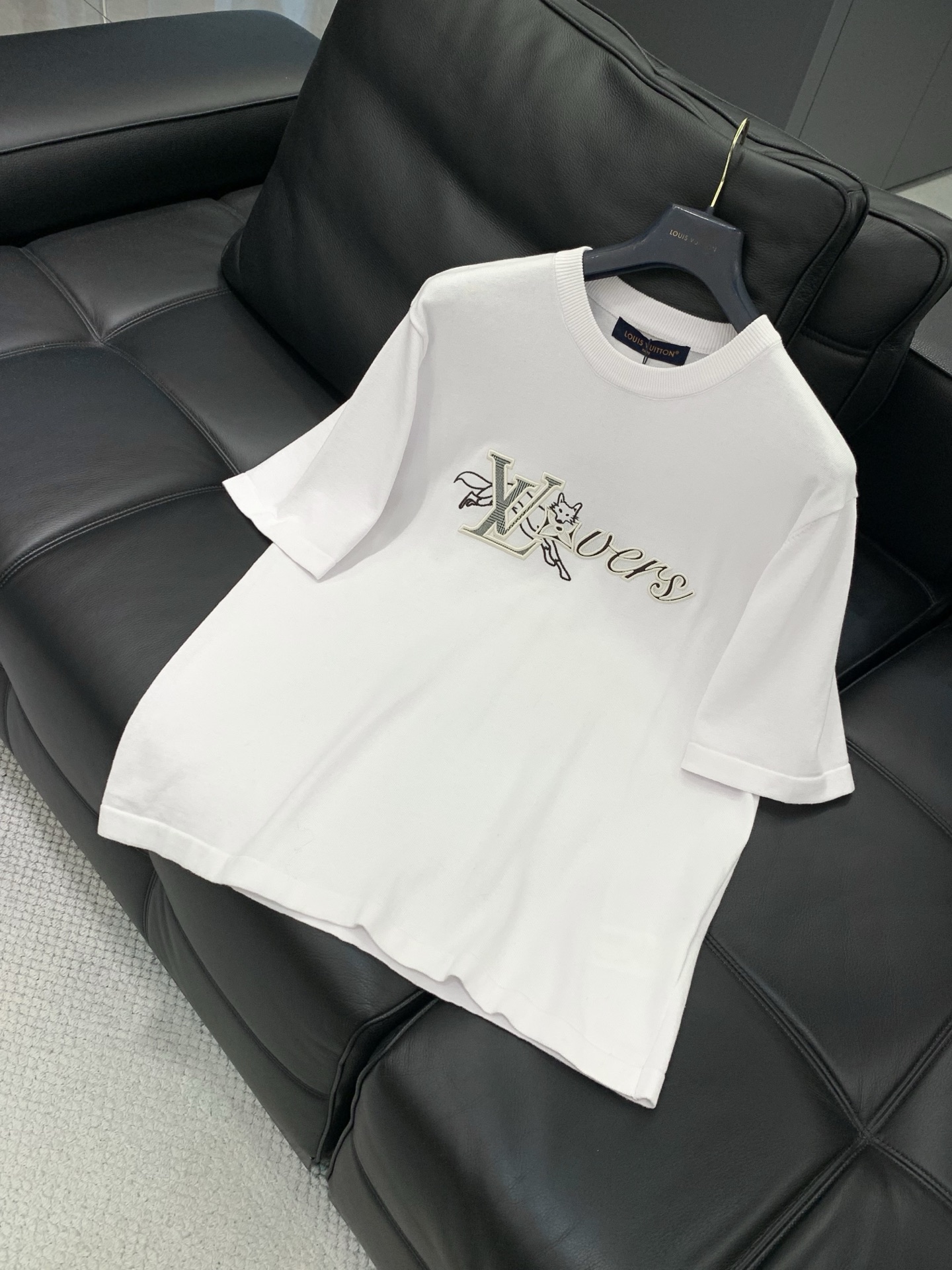 ，LouisVuitton 路易威登，2025秋季最新款，专柜同步有售，原单狠货，时尚休闲针织短袖，上身