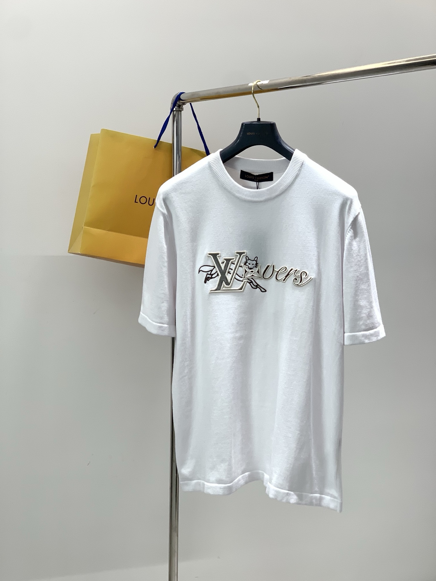 ，LouisVuitton 路易威登，2025秋季最新款，专柜同步有售，原单狠货，时尚休闲针织短袖，上身