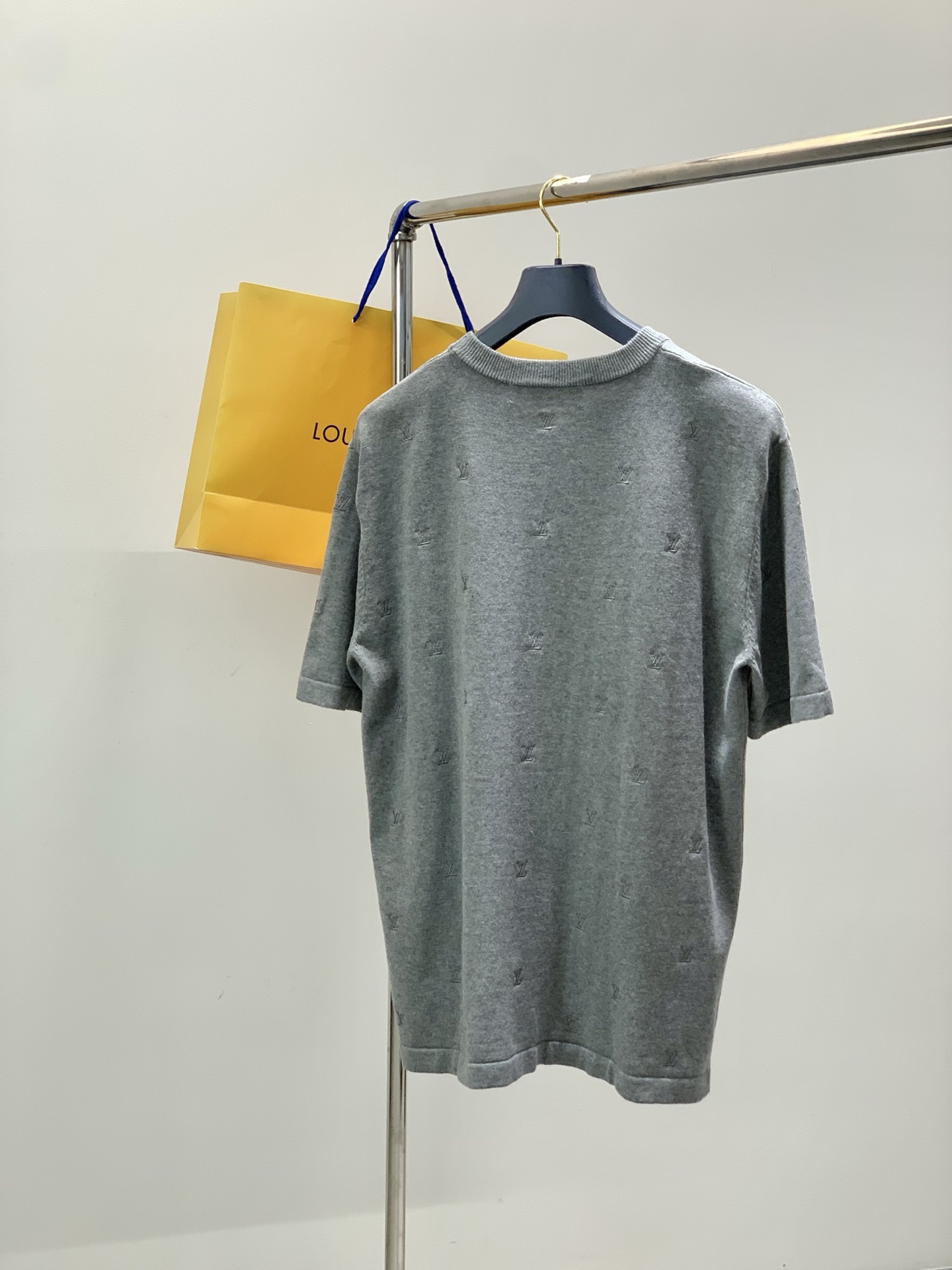 ，LouisVuitton 路易威登，2025秋季最新款，专柜同步有售，原单狠货，时尚休闲针织短袖，上身