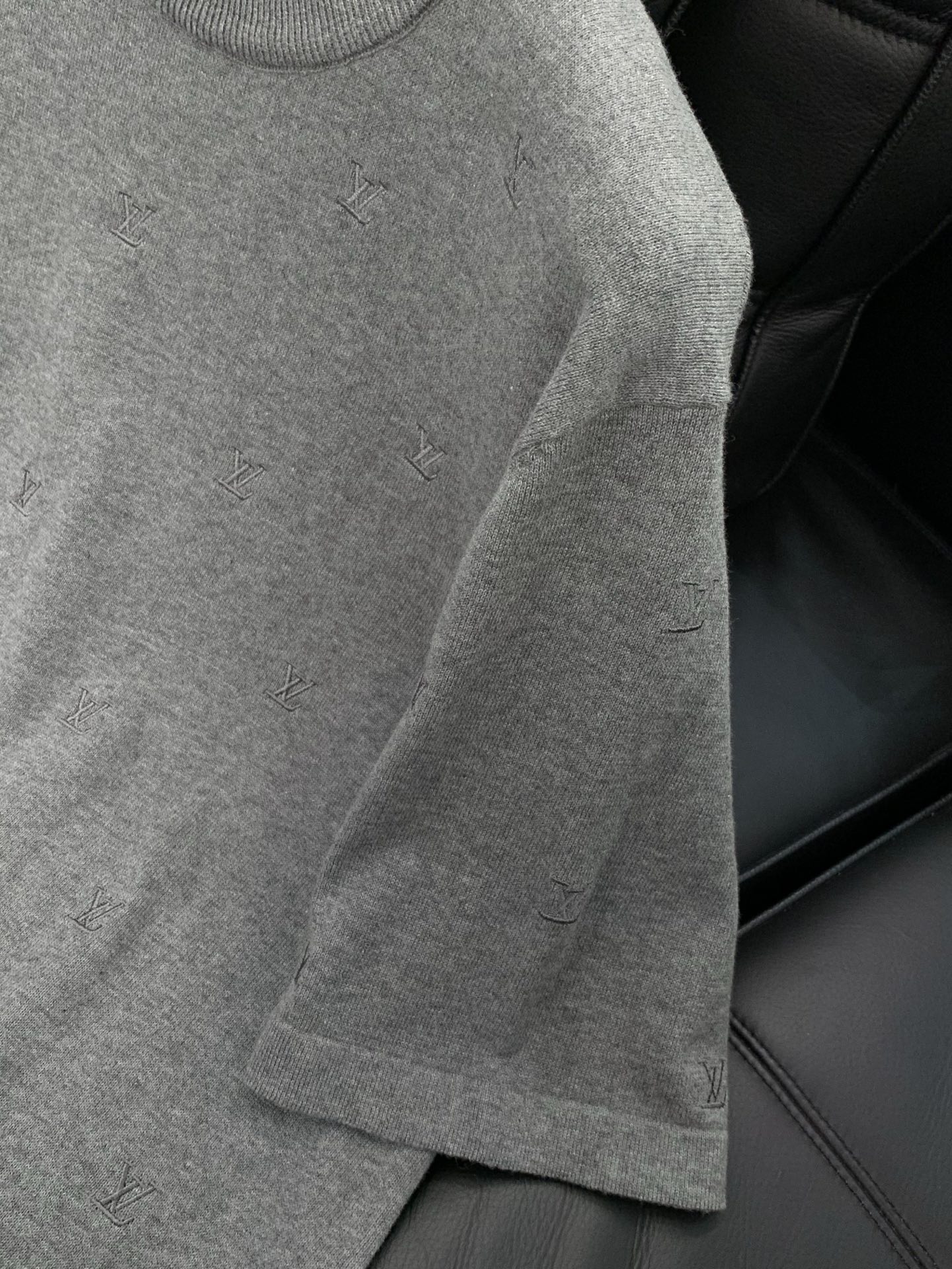 ，LouisVuitton 路易威登，2025秋季最新款，专柜同步有售，原单狠货，时尚休闲针织短袖，上身