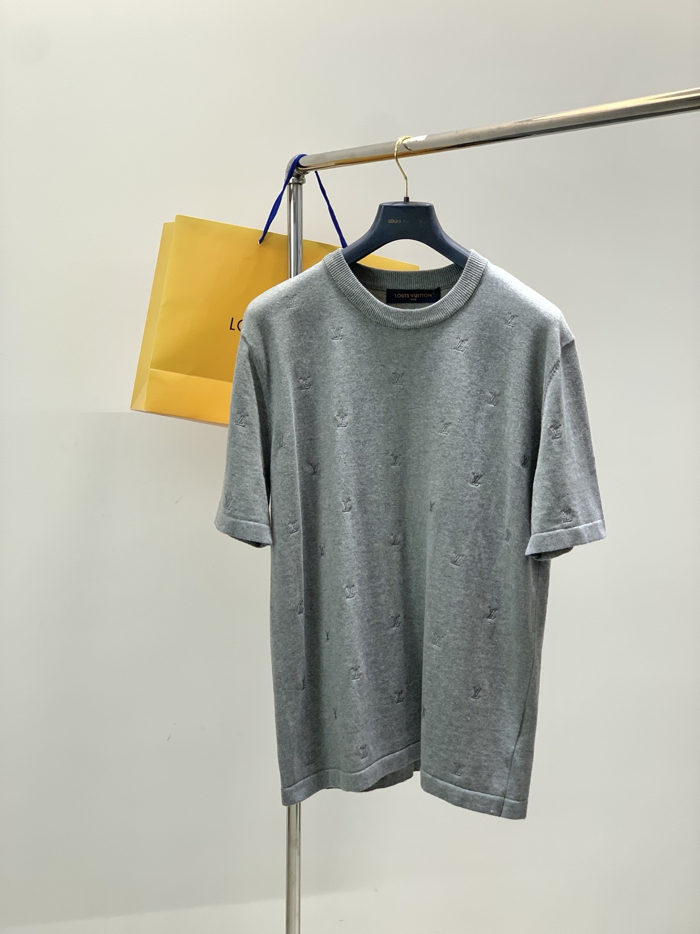 ，LouisVuitton 路易威登，2025秋季最新款，专柜同步有售，原单狠货，时尚休闲针织短袖，上身