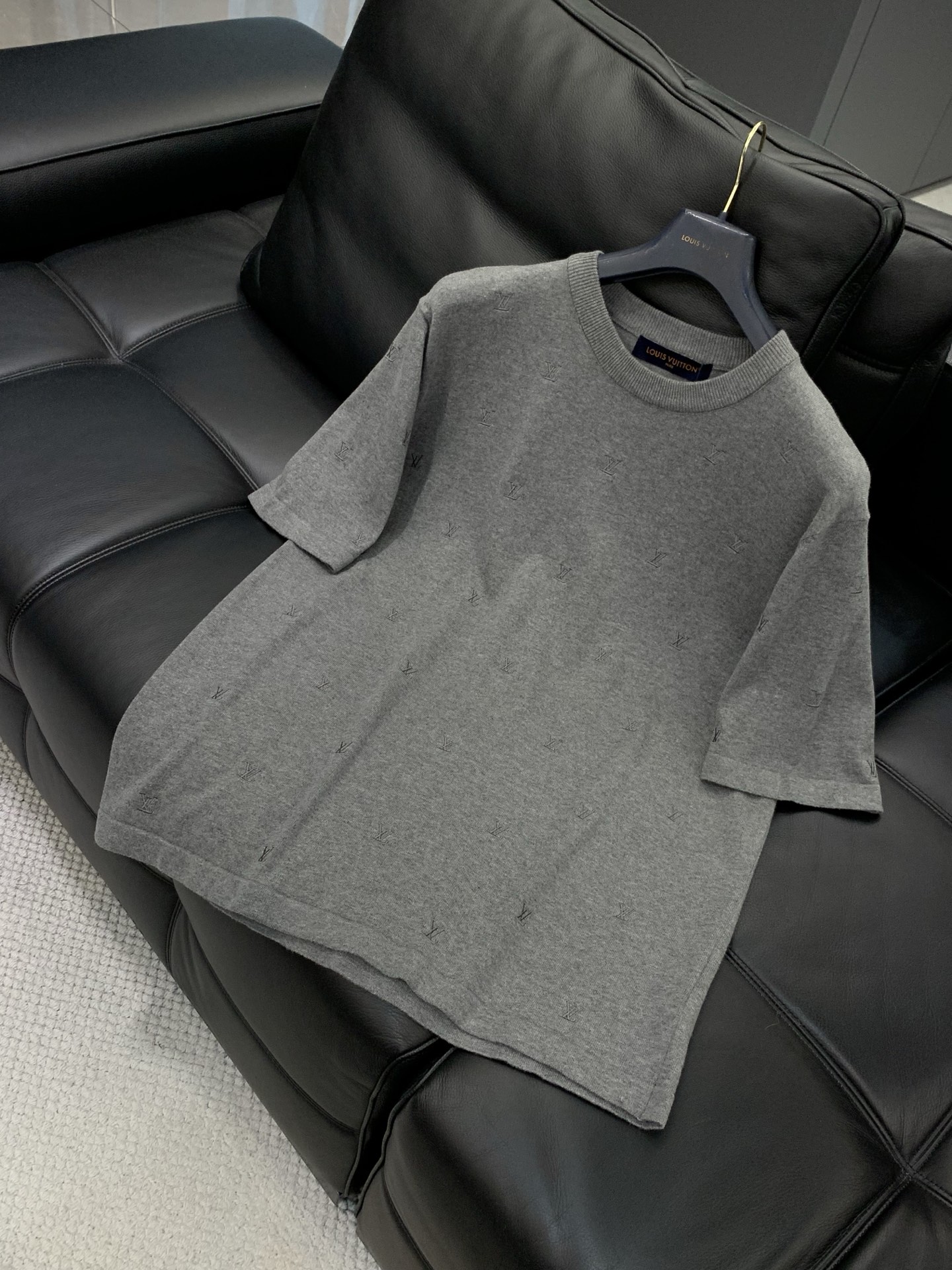 ，LouisVuitton 路易威登，2025秋季最新款，专柜同步有售，原单狠货，时尚休闲针织短袖，上身