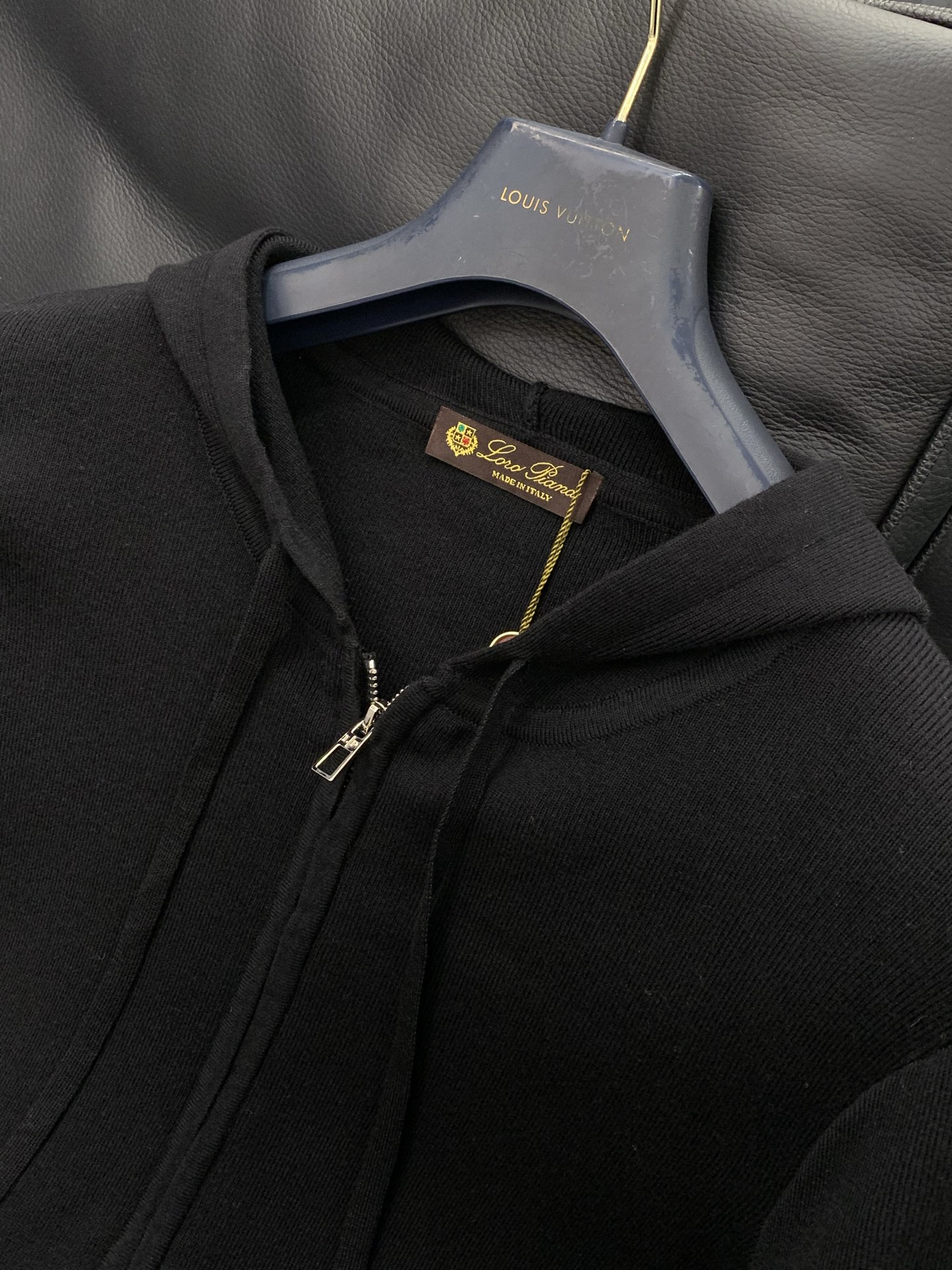 一套，lp🆕(Loro Piana )，2025秋季最新品，专柜同步有售，原单狠货，时尚休闲针织套装，采