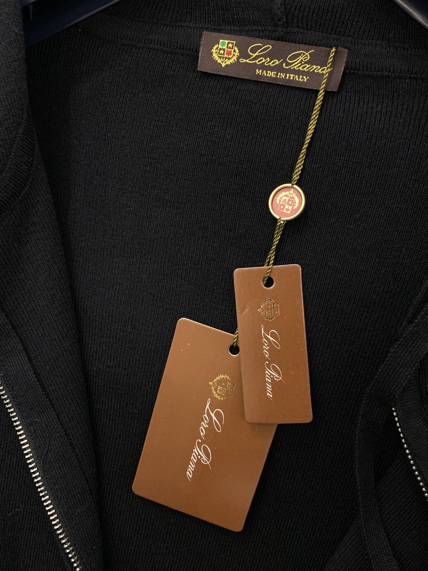 一套，lp🆕(Loro Piana )，2025秋季最新品，专柜同步有售，原单狠货，时尚休闲针织套装，采