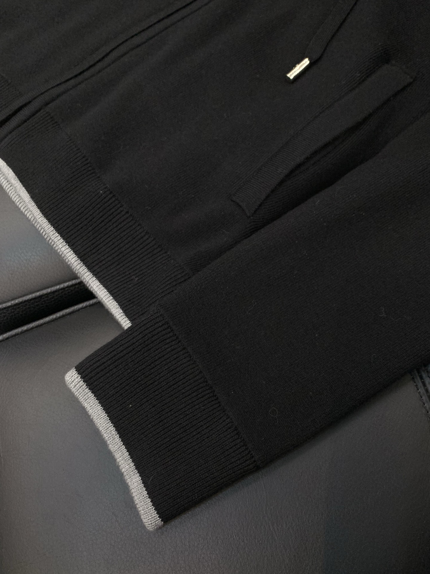 一套，lp🆕(Loro Piana )，2025秋季最新品，专柜同步有售，原单狠货，时尚休闲针织套装，采