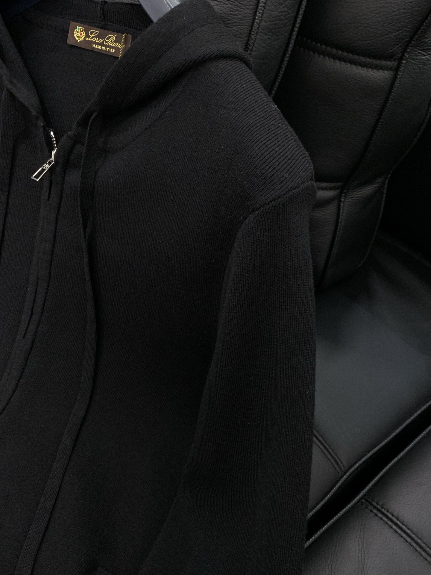 一套，lp🆕(Loro Piana )，2025秋季最新品，专柜同步有售，原单狠货，时尚休闲针织套装，采