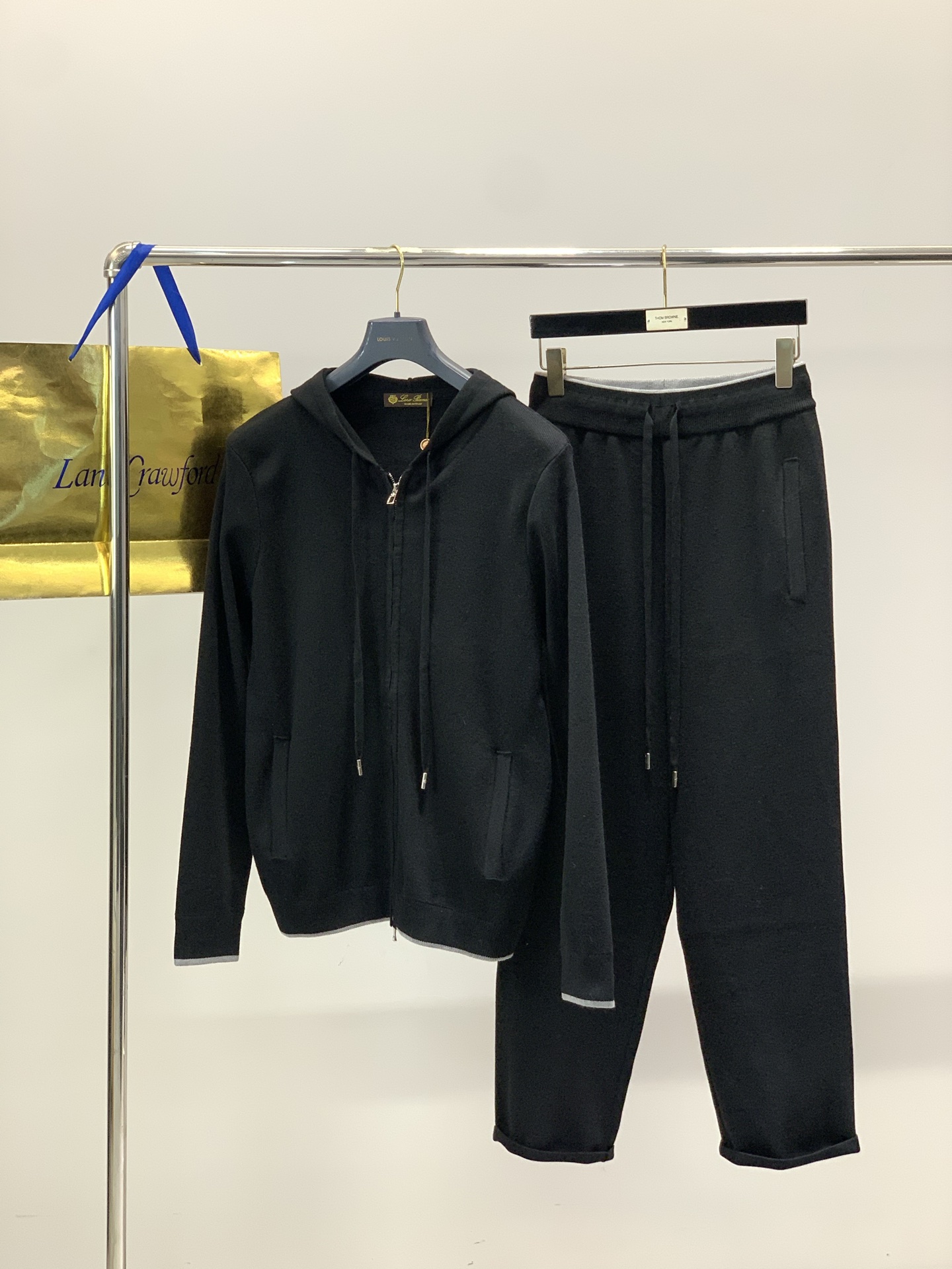 一套，lp🆕(Loro Piana )，2025秋季最新品，专柜同步有售，原单狠货，时尚休闲针织套装，采