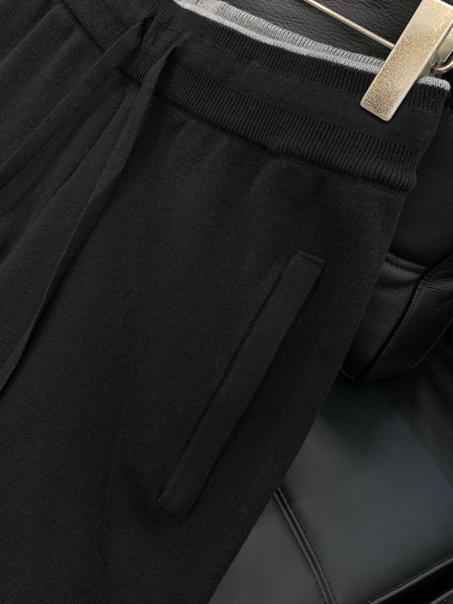 一套，lp🆕(Loro Piana )，2025秋季最新品，专柜同步有售，原单狠货，时尚休闲针织套装，采