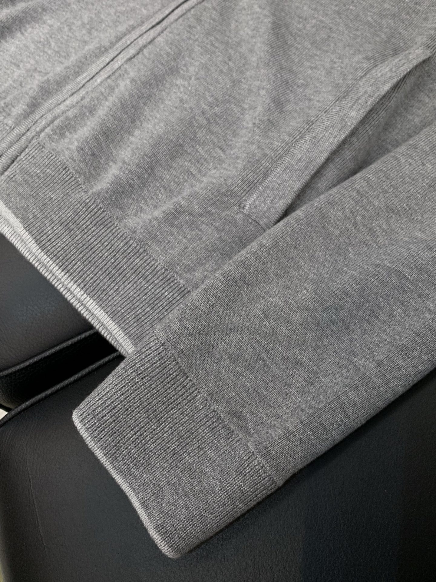 一套，lp🆕(Loro Piana )，2025秋季最新品，专柜同步有售，原单狠货，时尚休闲针织套装，采