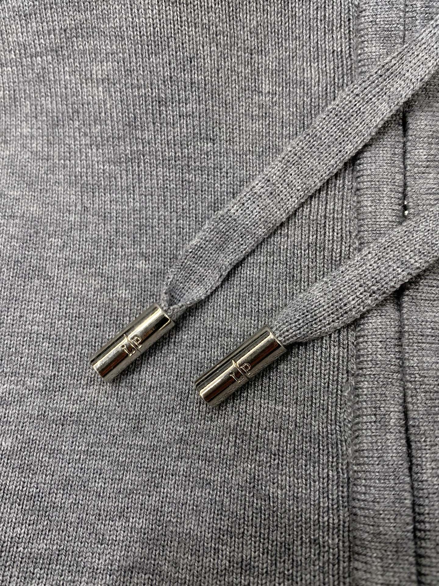 一套，lp🆕(Loro Piana )，2025秋季最新品，专柜同步有售，原单狠货，时尚休闲针织套装，采