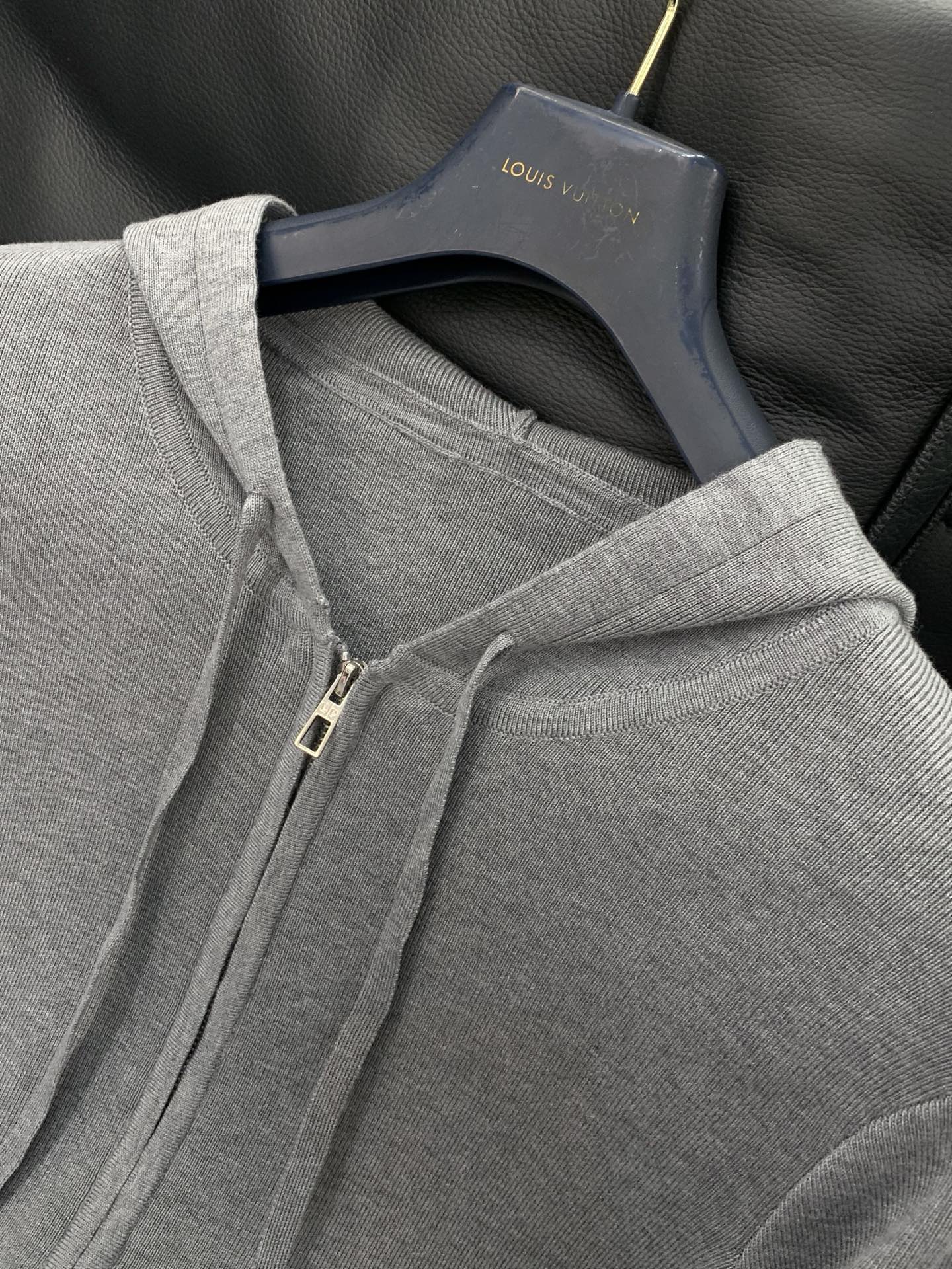 一套，lp🆕(Loro Piana )，2025秋季最新品，专柜同步有售，原单狠货，时尚休闲针织套装，采