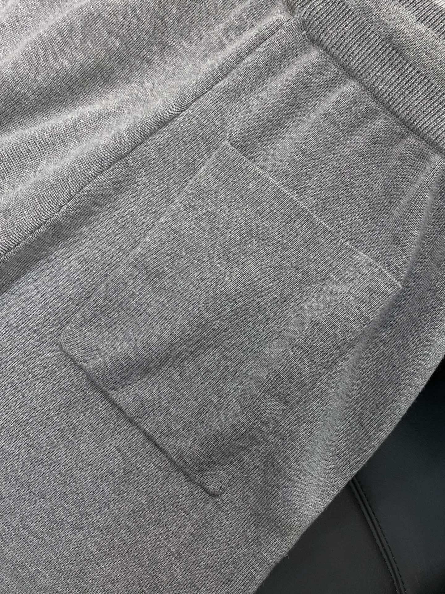 一套，lp🆕(Loro Piana )，2025秋季最新品，专柜同步有售，原单狠货，时尚休闲针织套装，采