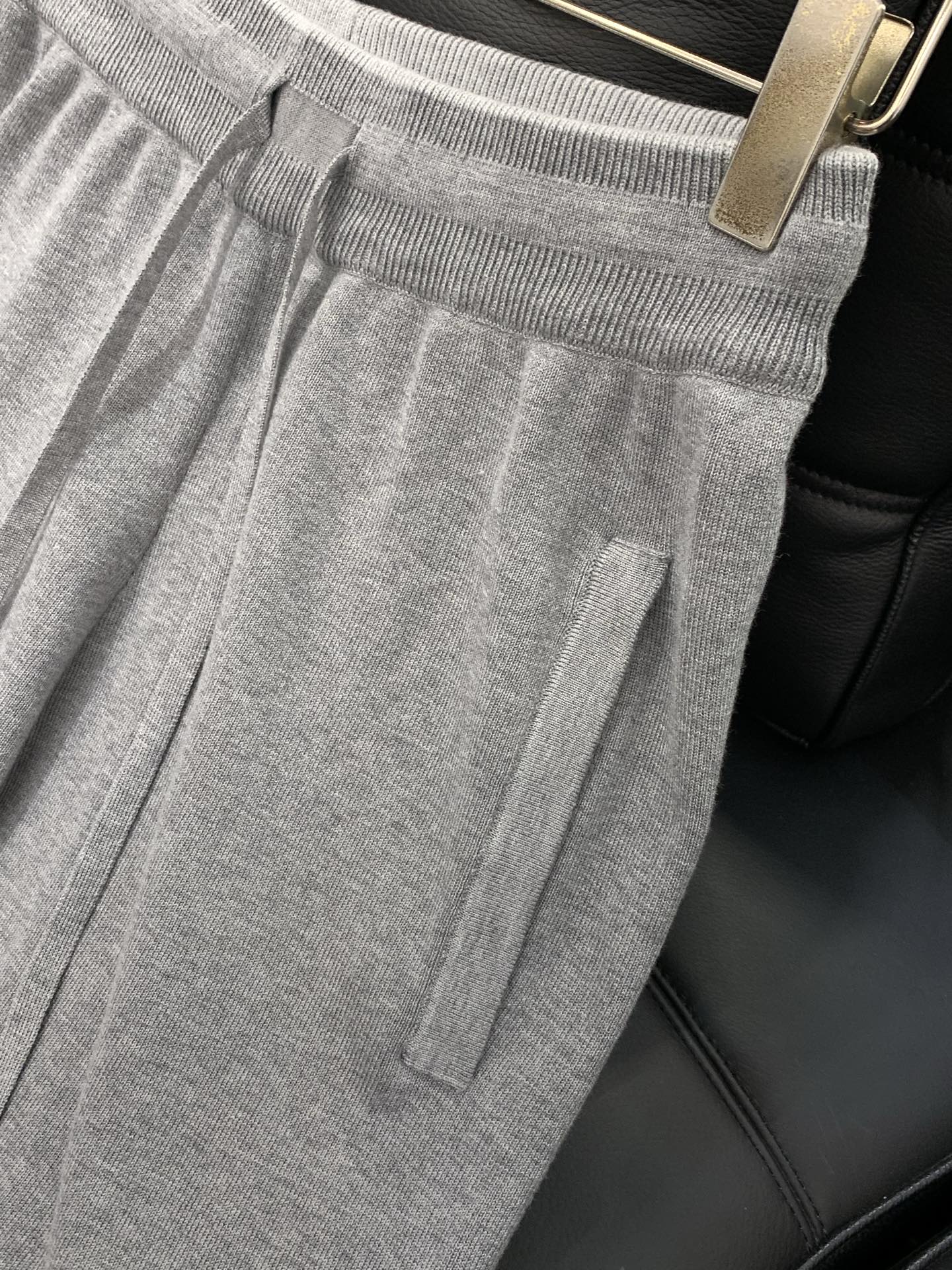 一套，lp🆕(Loro Piana )，2025秋季最新品，专柜同步有售，原单狠货，时尚休闲针织套装，采