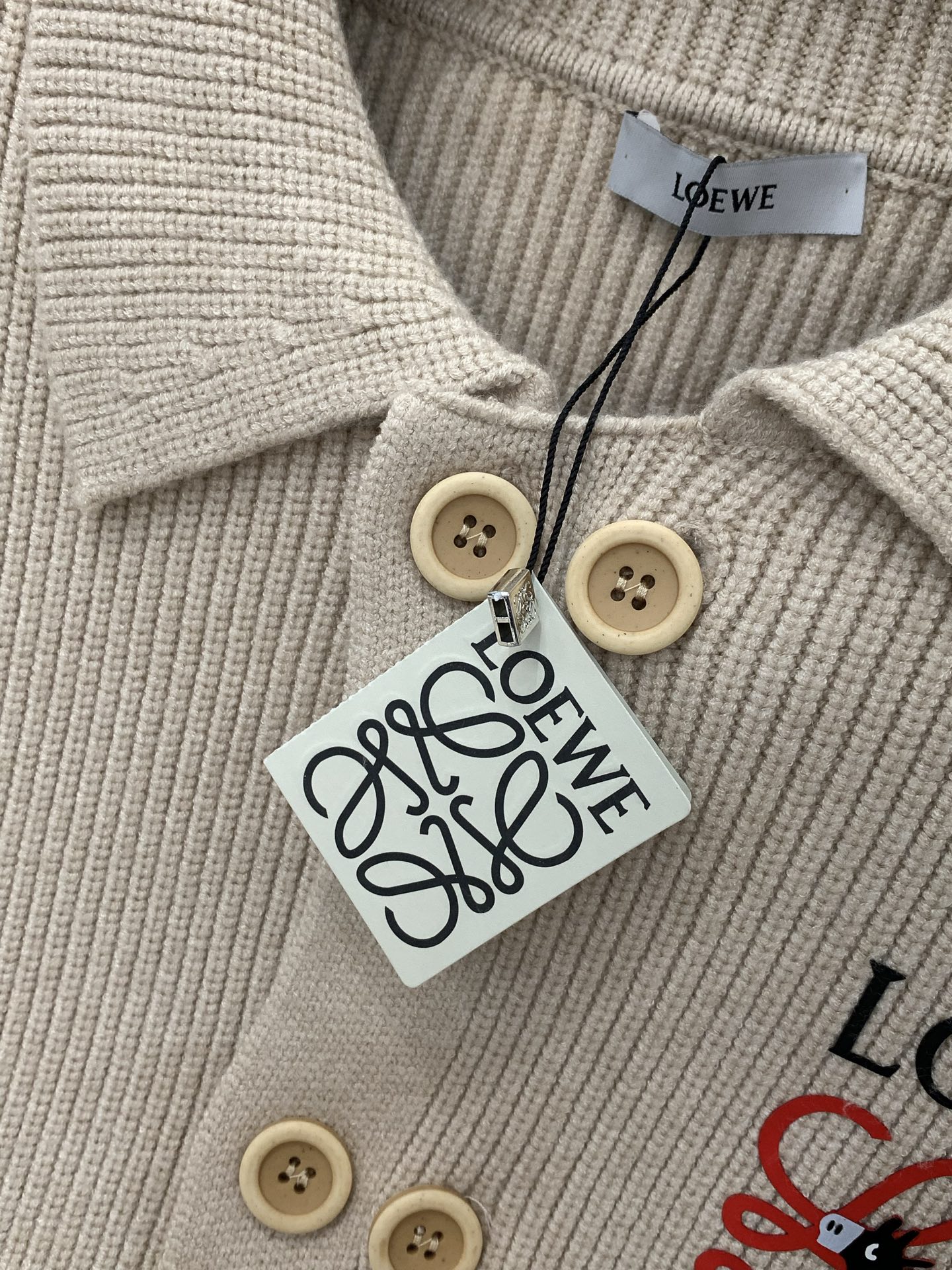 ，Loewe 罗意威，2025冬季最新款，专柜同步有售，原单狠货，时尚休闲针织开衫毛衣，上身很有特点！吸