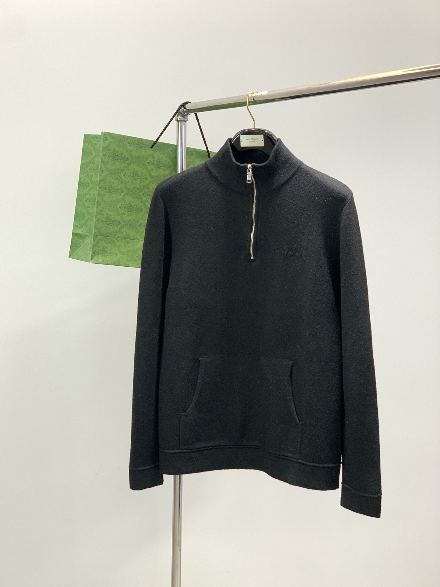 ，Gucci 古驰，2025冬季最新款，专柜同步有售，原单狠货，时尚休闲立领针织毛衣，上身很有特点！吸睛