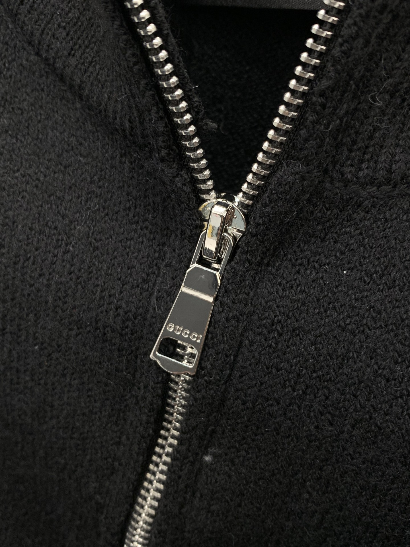 ，Gucci 古驰，2025冬季最新款，专柜同步有售，原单狠货，时尚休闲立领针织毛衣，上身很有特点！吸睛