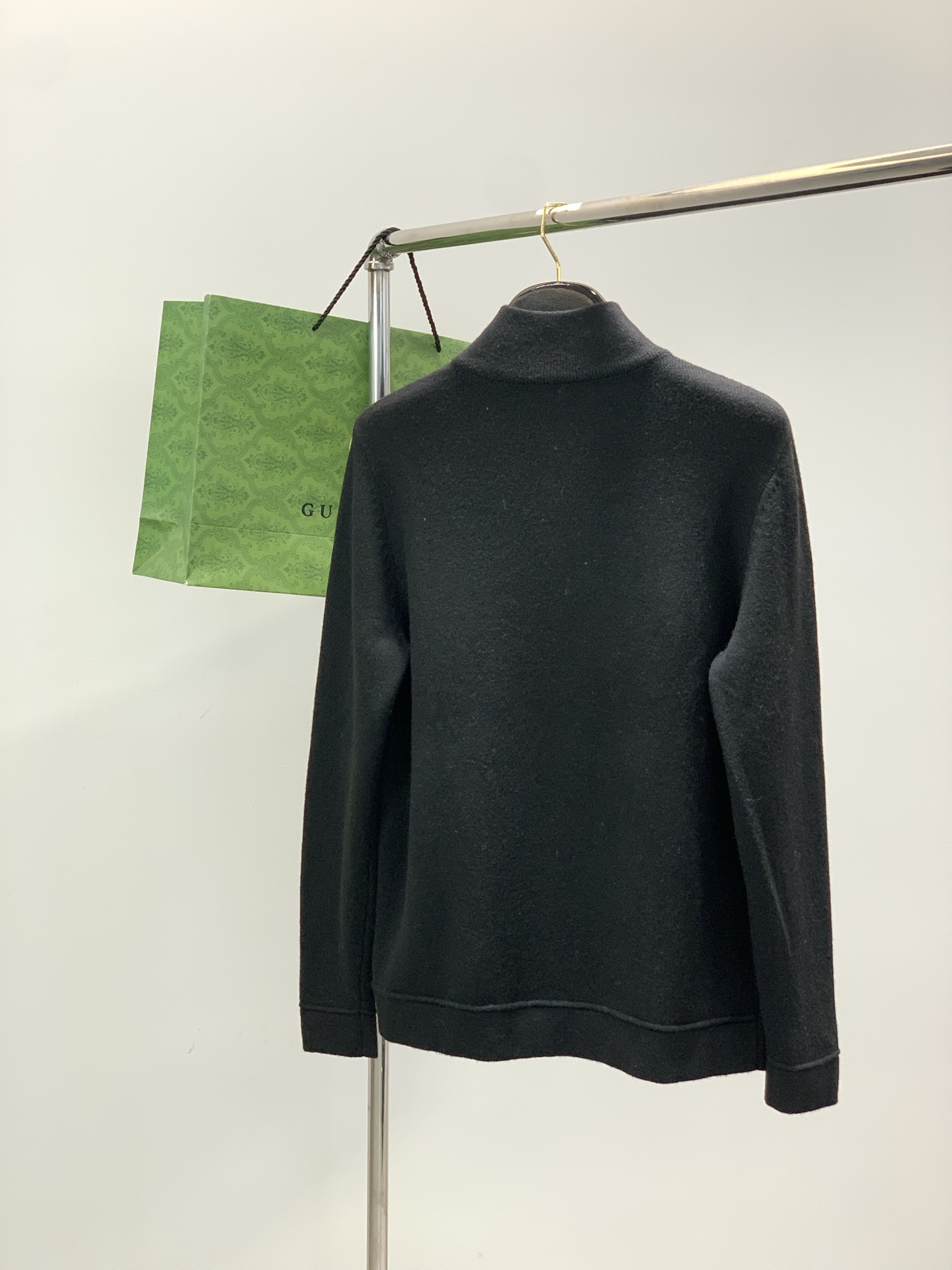 ，Gucci 古驰，2025冬季最新款，专柜同步有售，原单狠货，时尚休闲立领针织毛衣，上身很有特点！吸睛