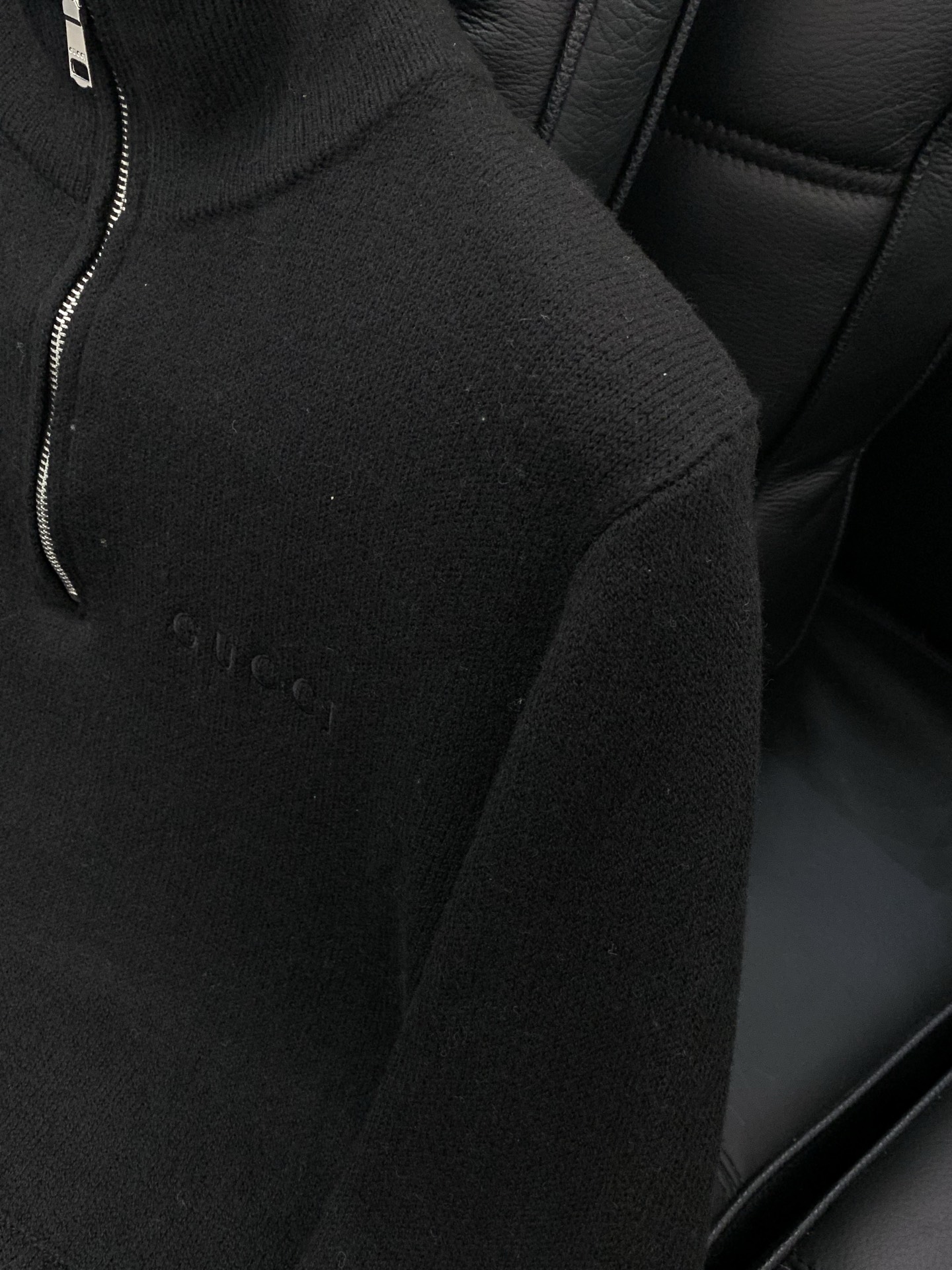 ，Gucci 古驰，2025冬季最新款，专柜同步有售，原单狠货，时尚休闲立领针织毛衣，上身很有特点！吸睛