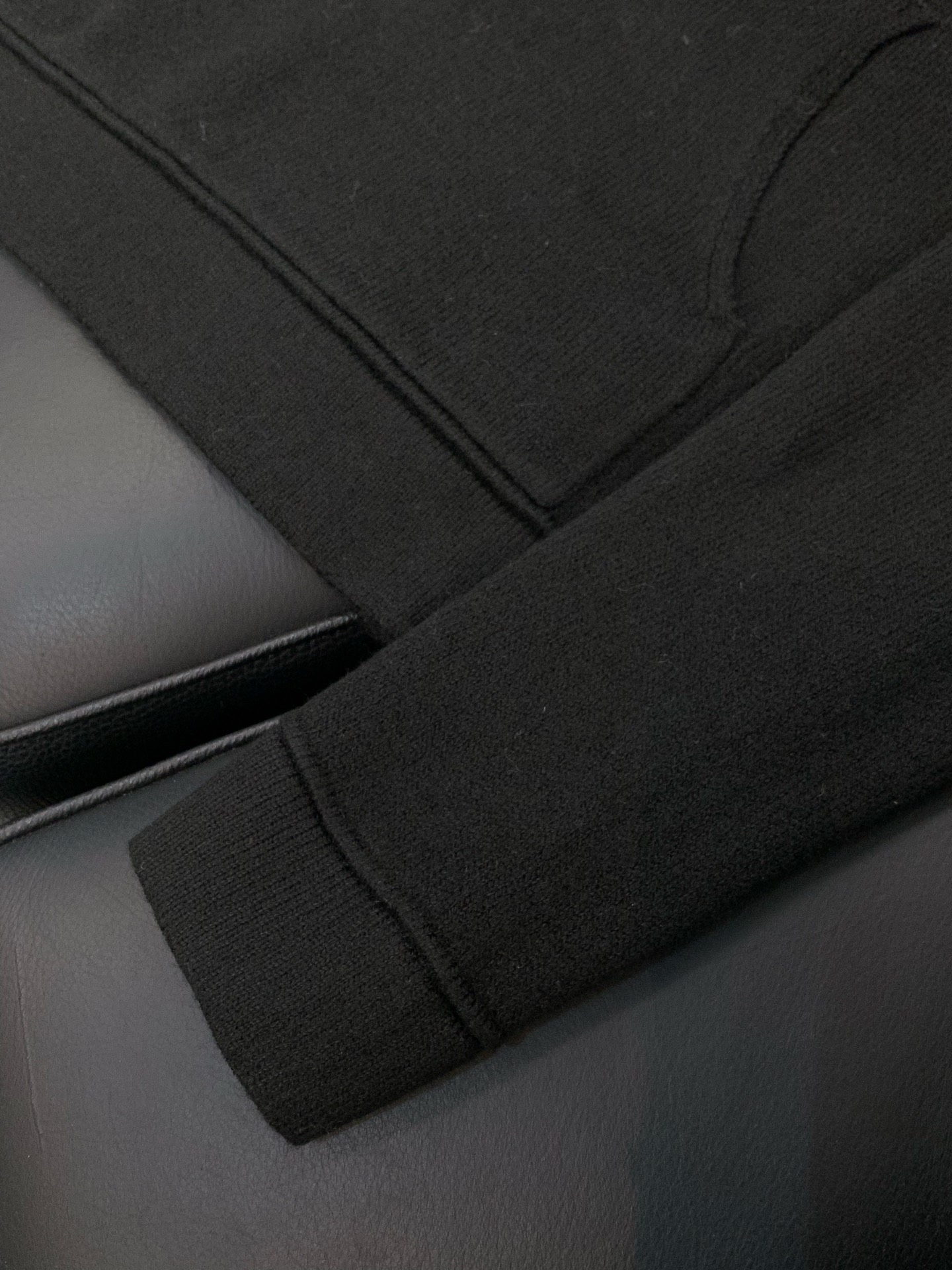 ，Gucci 古驰，2025冬季最新款，专柜同步有售，原单狠货，时尚休闲立领针织毛衣，上身很有特点！吸睛