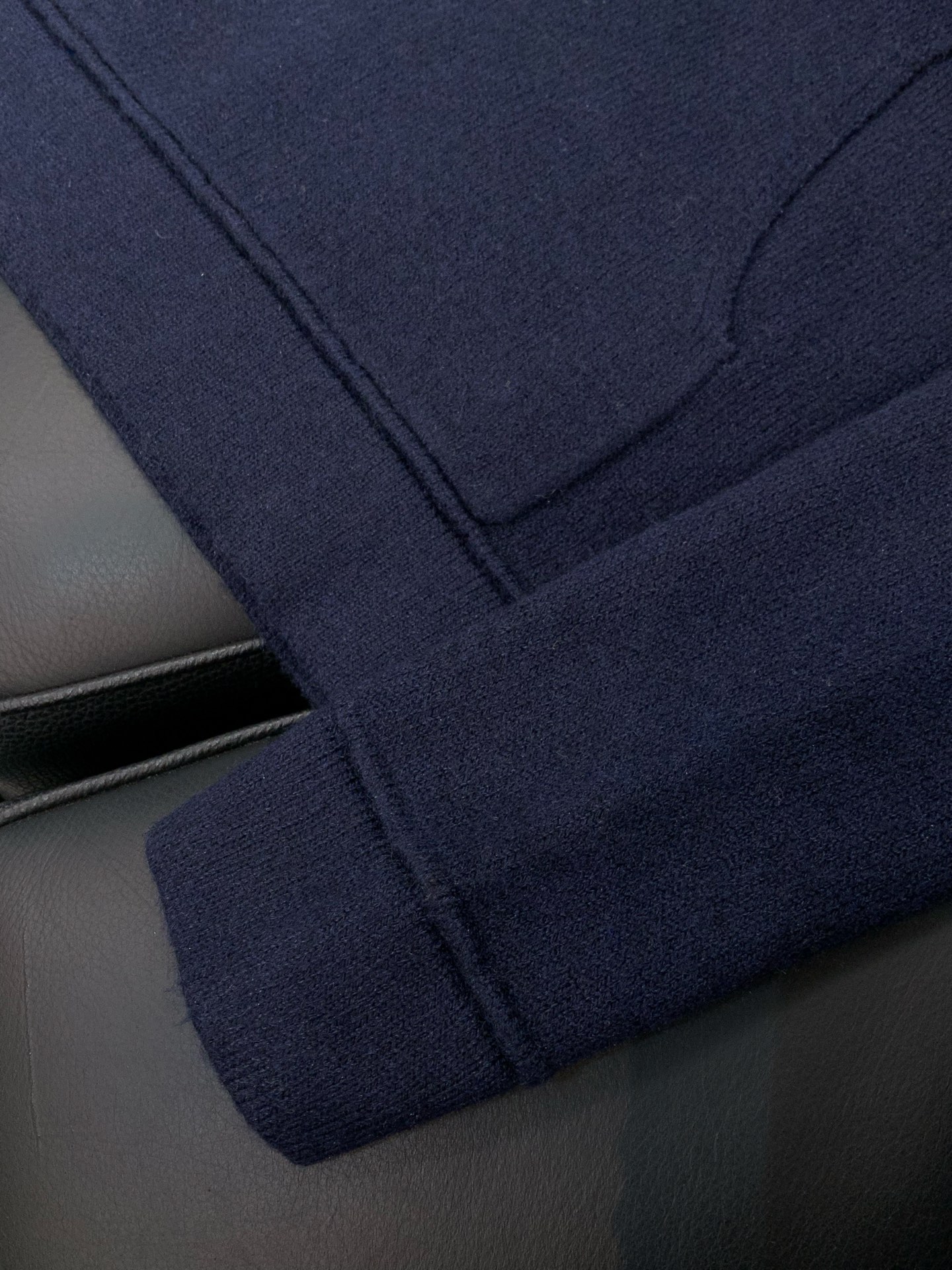 ，Gucci 古驰，2025冬季最新款，专柜同步有售，原单狠货，时尚休闲立领针织毛衣，上身很有特点！吸睛