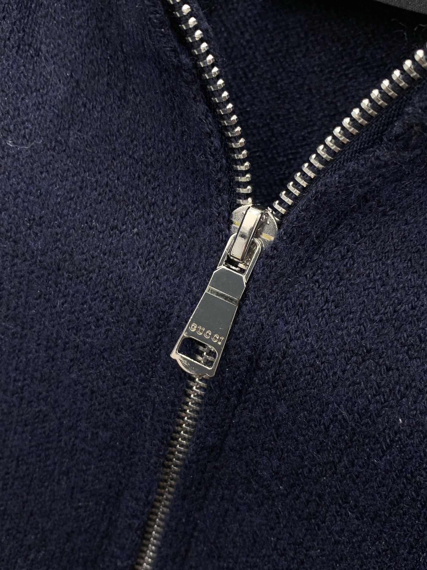 ，Gucci 古驰，2025冬季最新款，专柜同步有售，原单狠货，时尚休闲立领针织毛衣，上身很有特点！吸睛