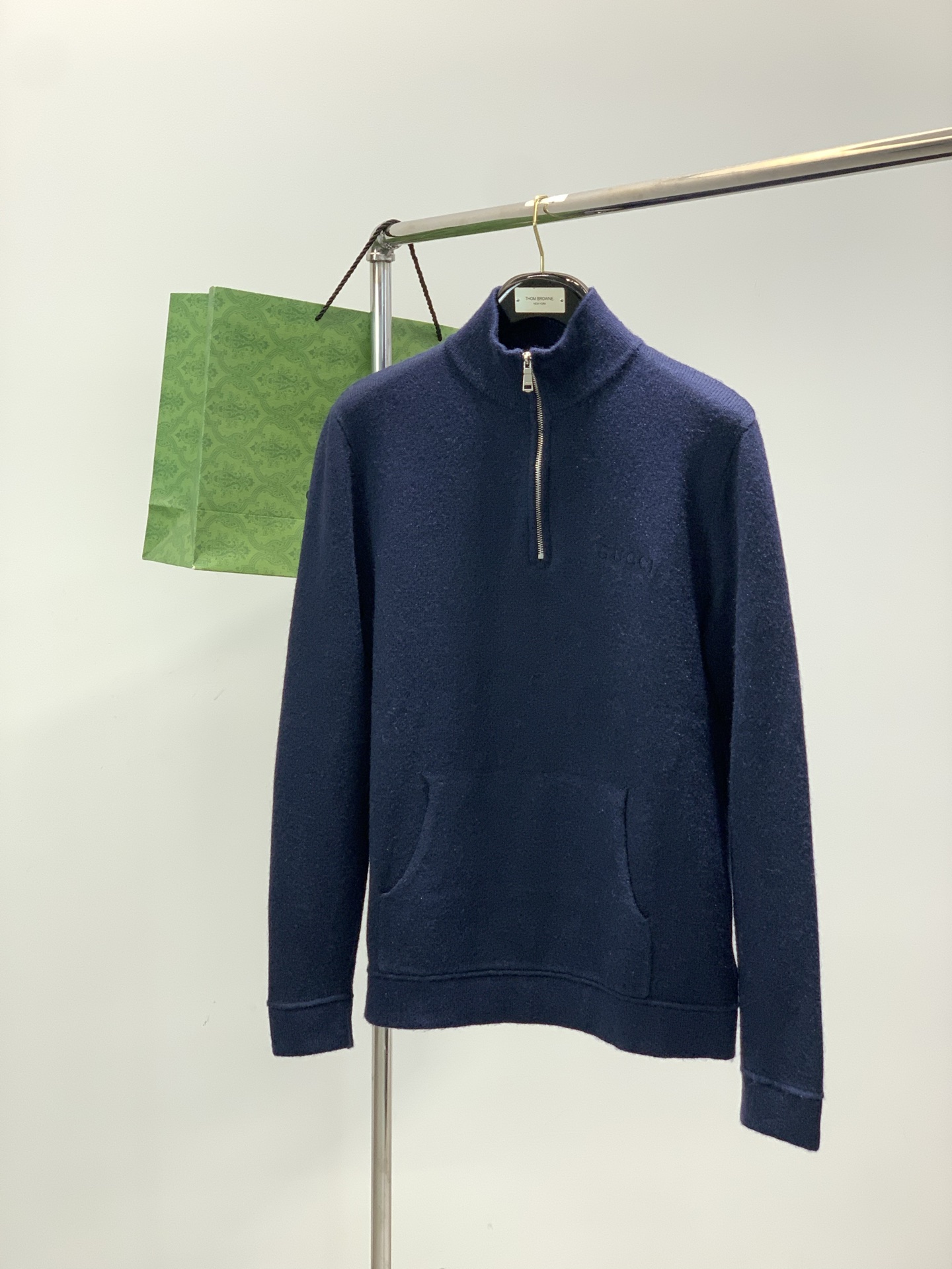 ，Gucci 古驰，2025冬季最新款，专柜同步有售，原单狠货，时尚休闲立领针织毛衣，上身很有特点！吸睛