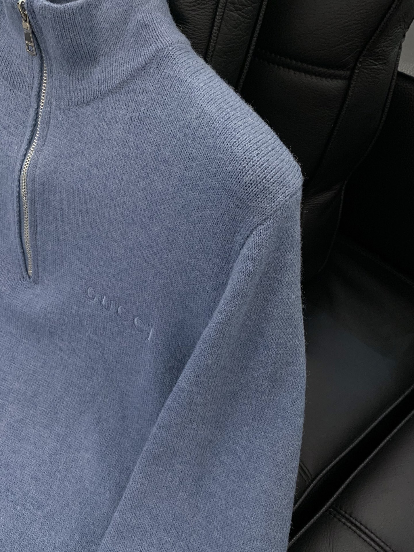 ，Gucci 古驰，2025冬季最新款，专柜同步有售，原单狠货，时尚休闲立领针织毛衣，上身很有特点！吸睛