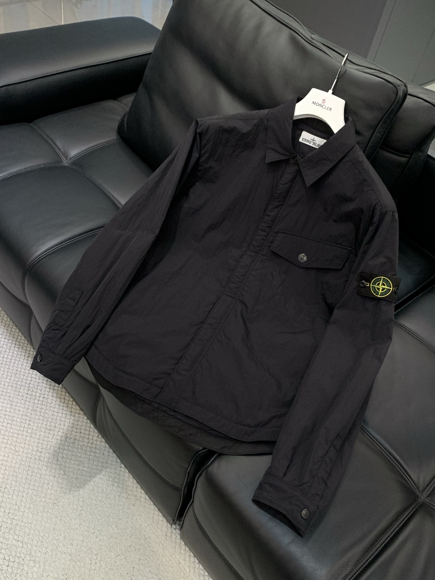 ，石头岛 棉衣工艺太牛了，也很难做到的订单。面料你随意对比，铁保出口订单，客供金属丝柔型面料。st石头家