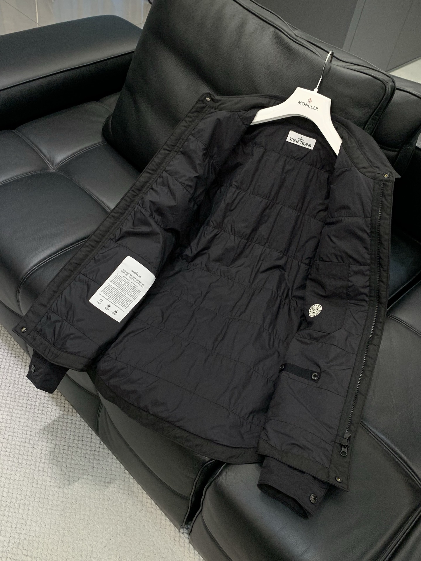 ，石头岛 棉衣工艺太牛了，也很难做到的订单。面料你随意对比，铁保出口订单，客供金属丝柔型面料。st石头家