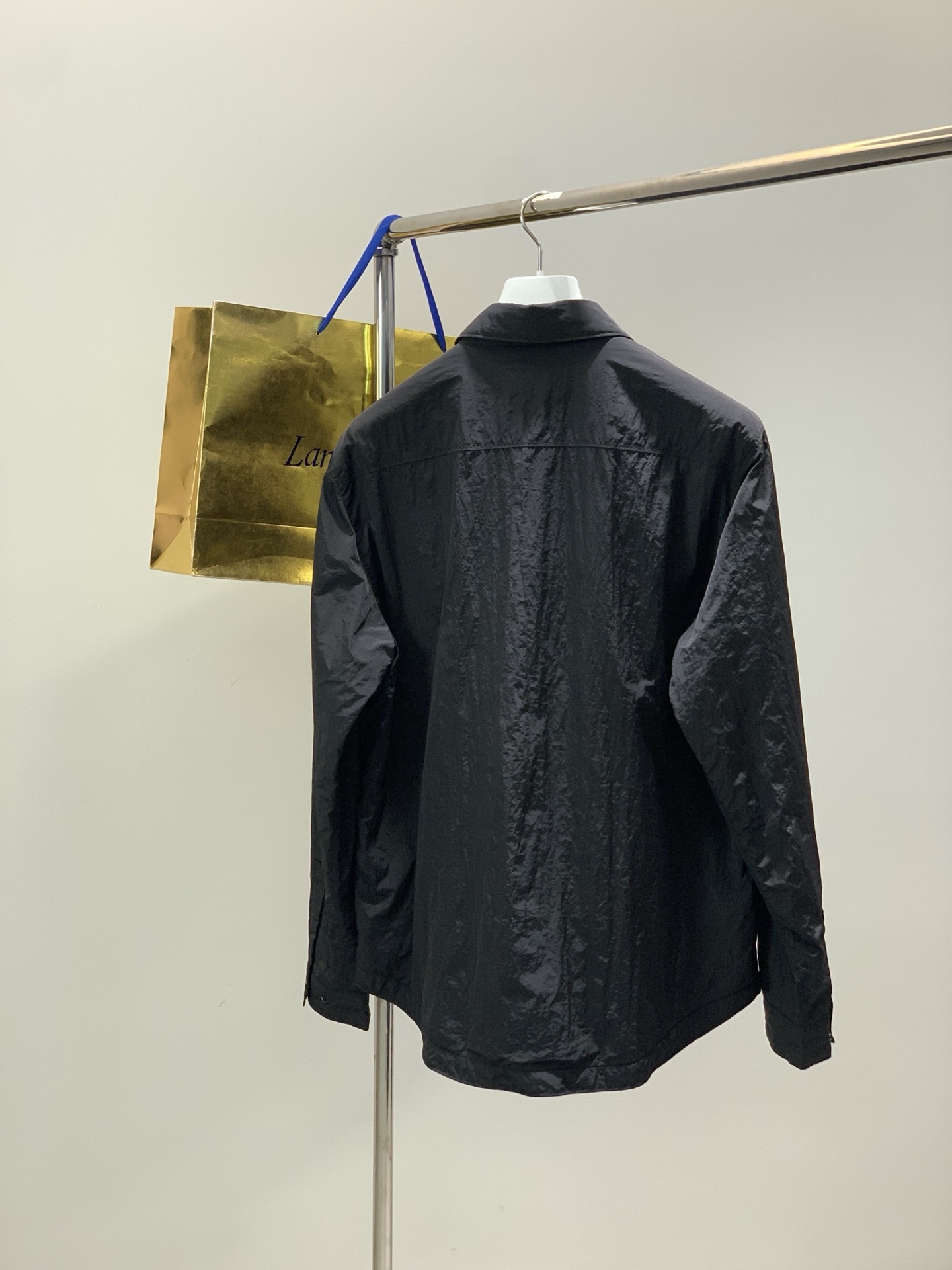 ，石头岛 棉衣工艺太牛了，也很难做到的订单。面料你随意对比，铁保出口订单，客供金属丝柔型面料。st石头家