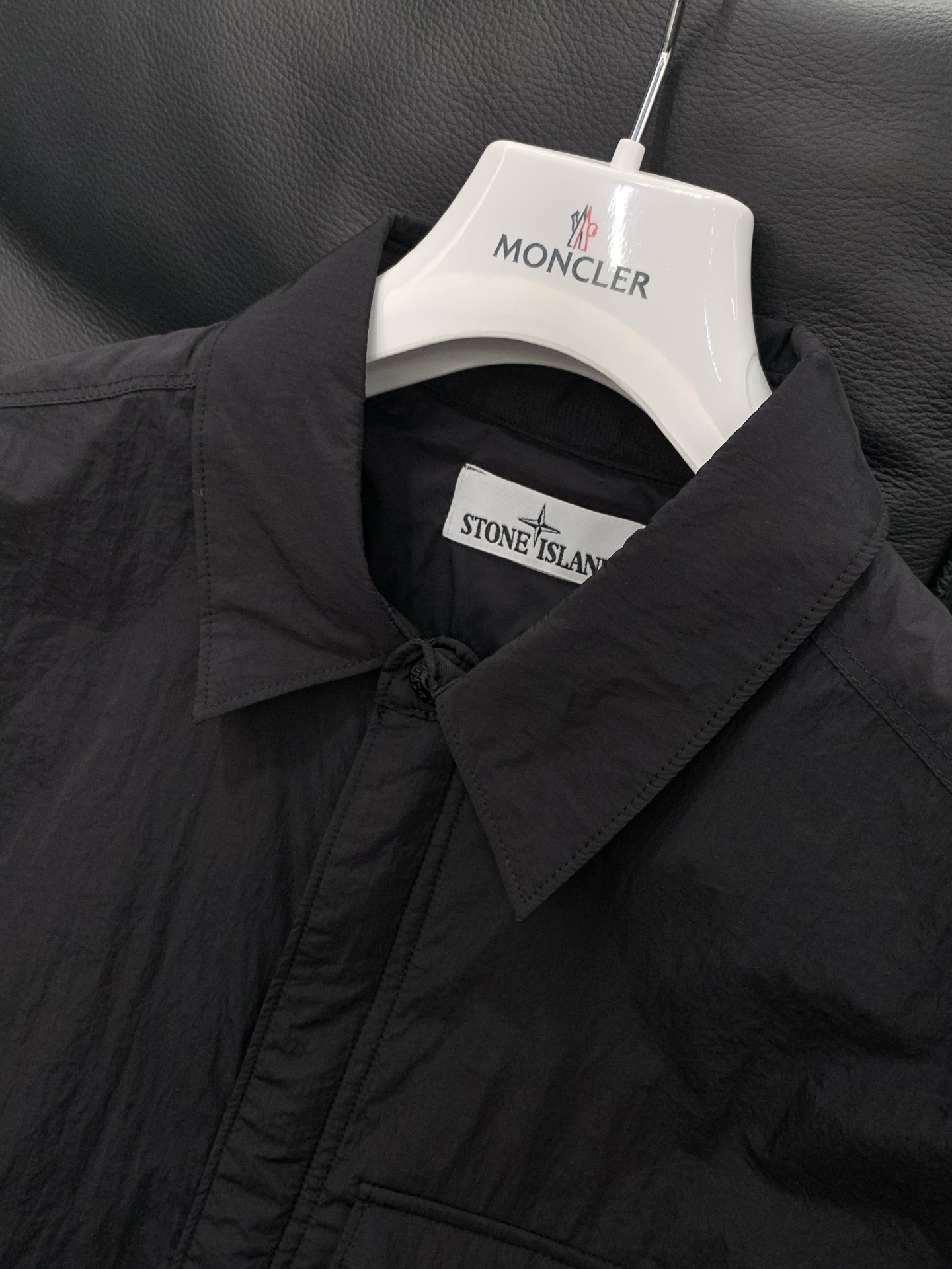 ，石头岛 棉衣工艺太牛了，也很难做到的订单。面料你随意对比，铁保出口订单，客供金属丝柔型面料。st石头家