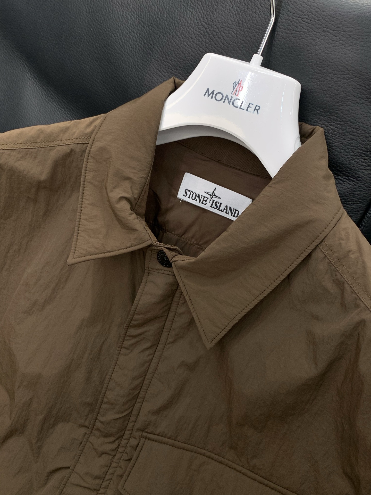 ，石头岛 棉衣工艺太牛了，也很难做到的订单。面料你随意对比，铁保出口订单，客供金属丝柔型面料。st石头家