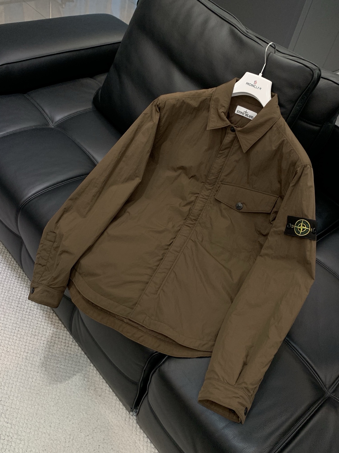 ，石头岛 棉衣工艺太牛了，也很难做到的订单。面料你随意对比，铁保出口订单，客供金属丝柔型面料。st石头家