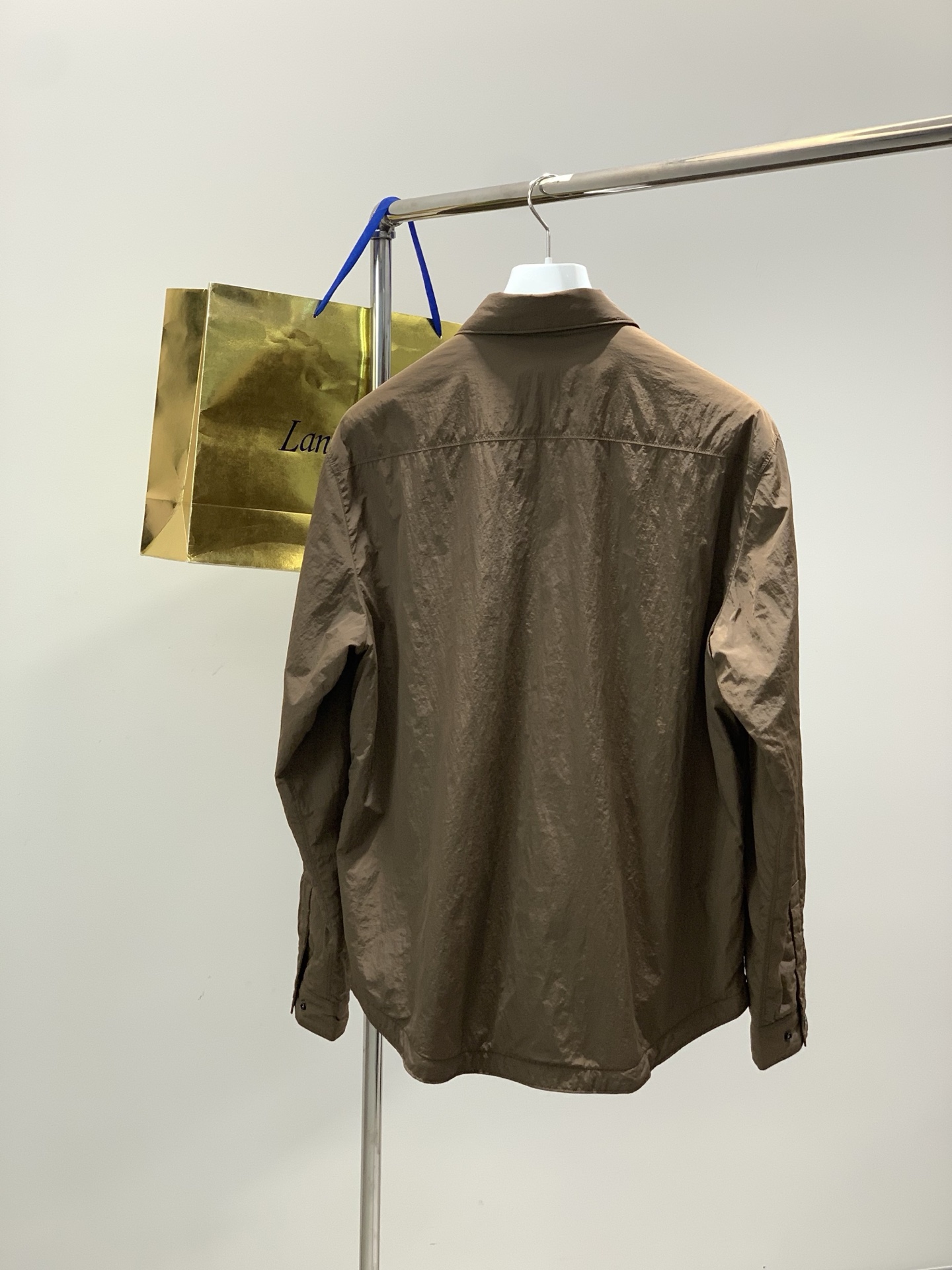 ，石头岛 棉衣工艺太牛了，也很难做到的订单。面料你随意对比，铁保出口订单，客供金属丝柔型面料。st石头家