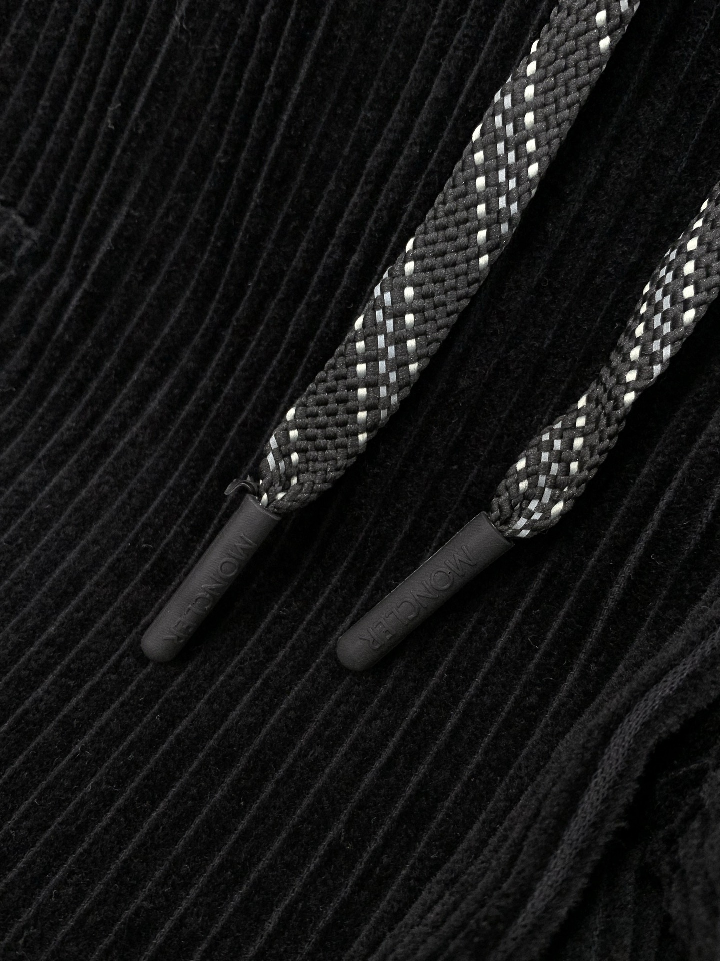 ，蒙口 出口欧洲订单，面料辅料都是最最OK的。户外系列法mon粗灯芯绒功能长裤。男士侧边大口袋设计长裤。