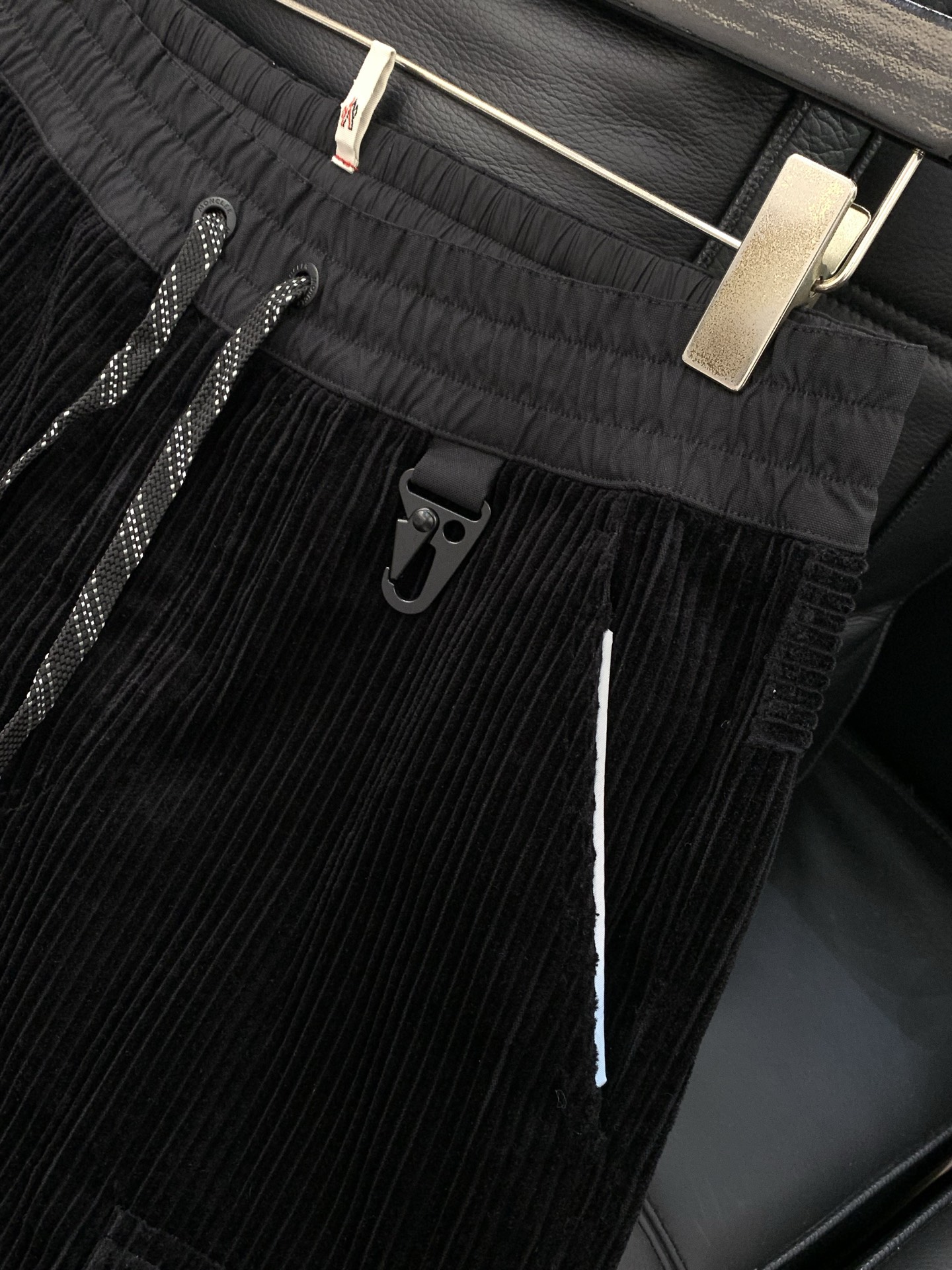 ，蒙口 出口欧洲订单，面料辅料都是最最OK的。户外系列法mon粗灯芯绒功能长裤。男士侧边大口袋设计长裤。