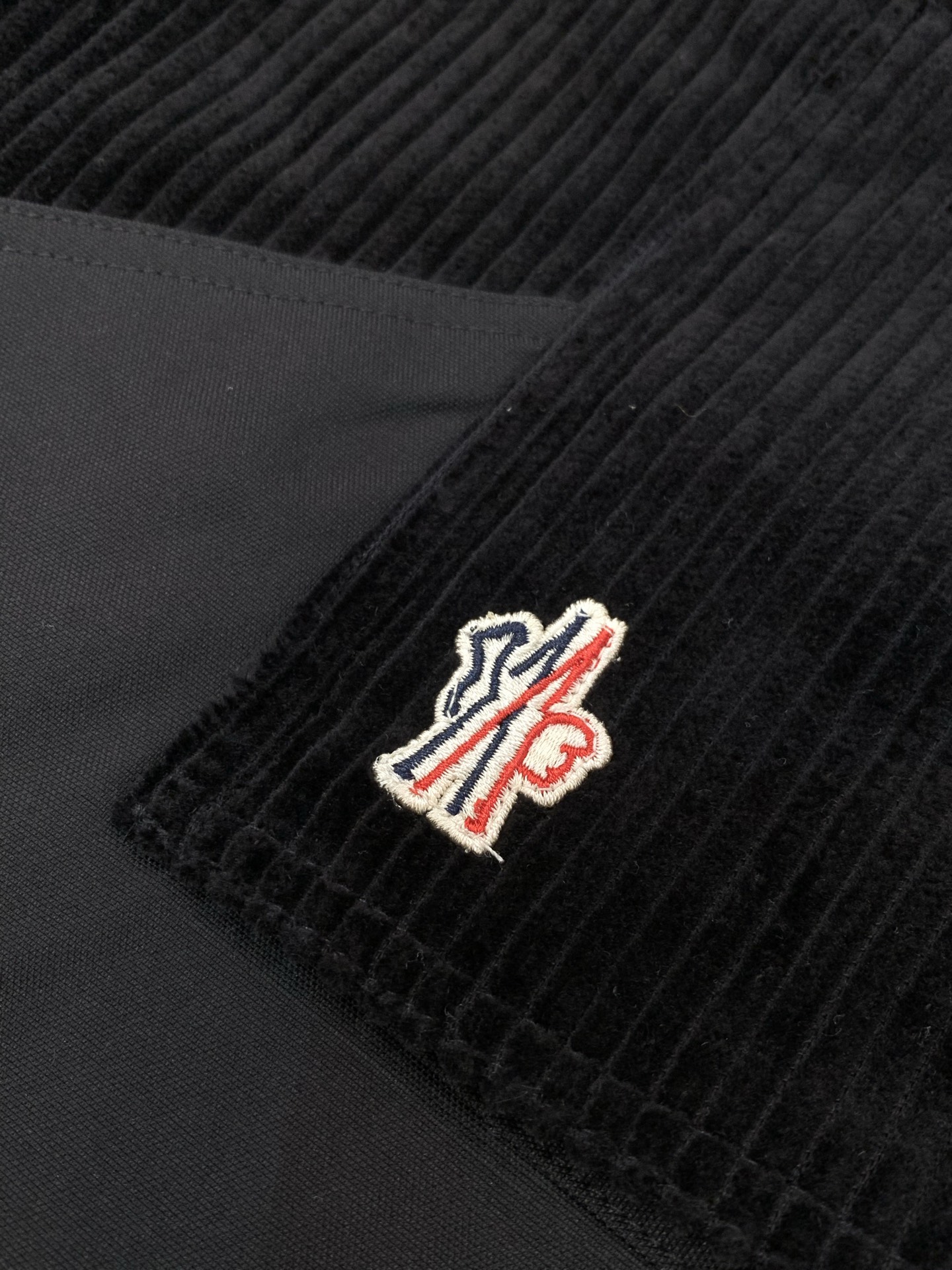 ，蒙口 出口欧洲订单，面料辅料都是最最OK的。户外系列法mon粗灯芯绒功能长裤。男士侧边大口袋设计长裤。