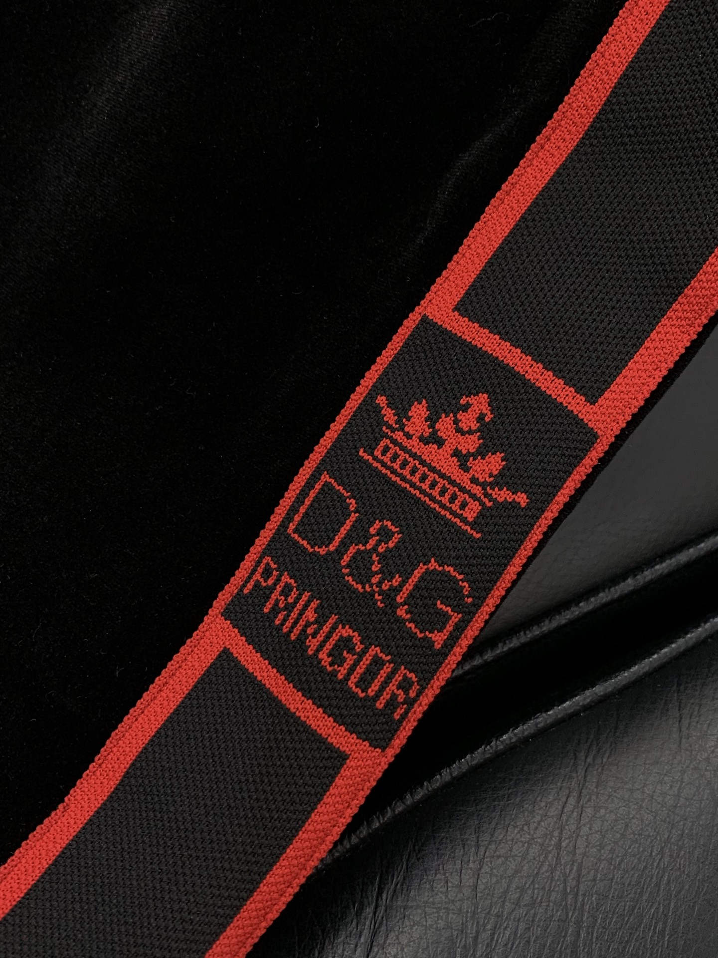 ，DG 丝绒 休闲裤休闲长裤 订纱开始订染和订纺。国内某大厂出口日本 和供应几大顶级品牌的面料。手感软糯