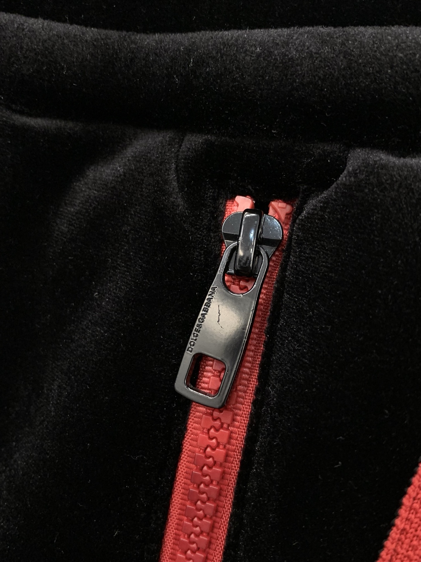 ，DG 丝绒 休闲裤休闲长裤 订纱开始订染和订纺。国内某大厂出口日本 和供应几大顶级品牌的面料。手感软糯