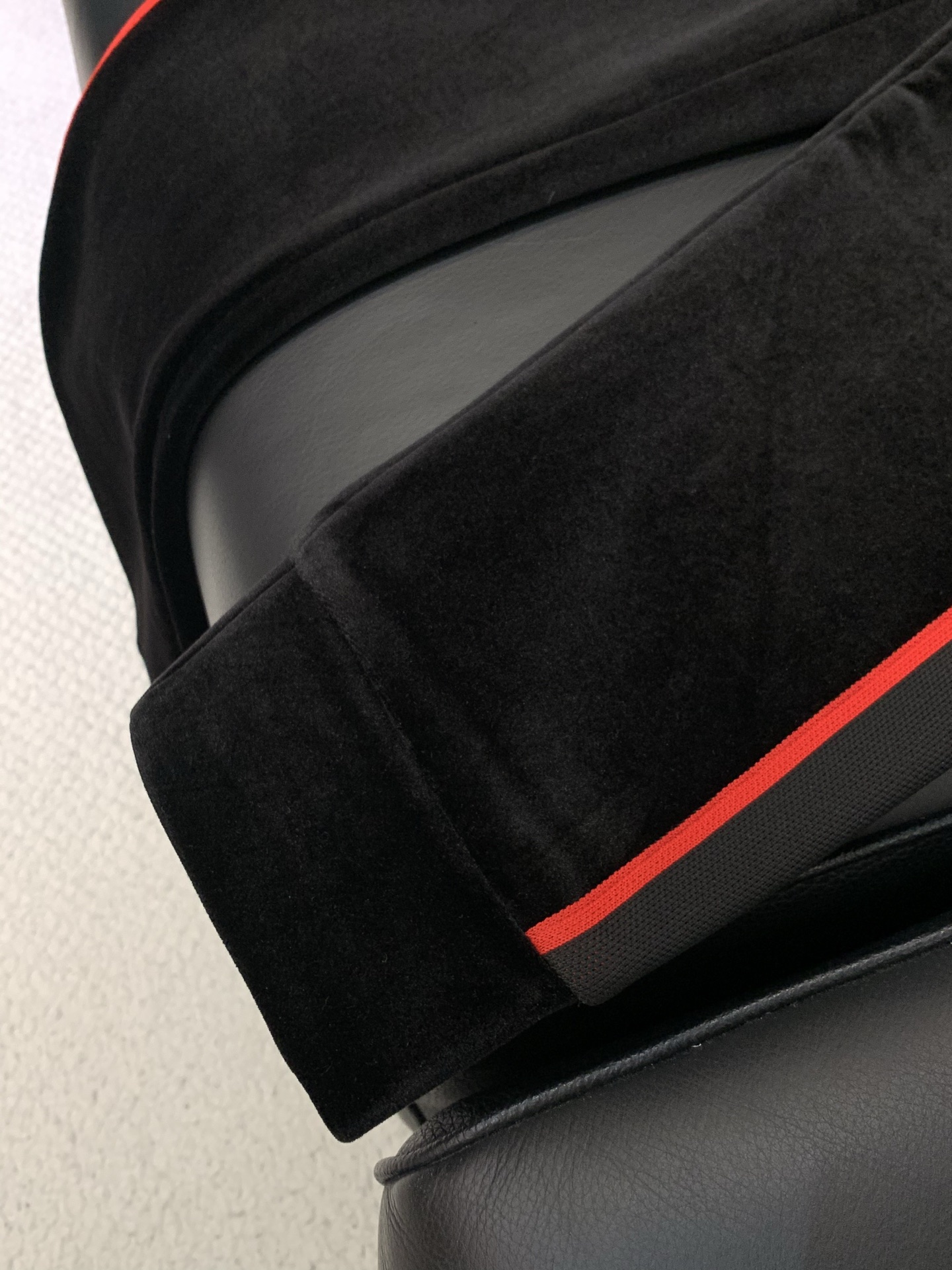 ，DG 丝绒 休闲裤休闲长裤 订纱开始订染和订纺。国内某大厂出口日本 和供应几大顶级品牌的面料。手感软糯