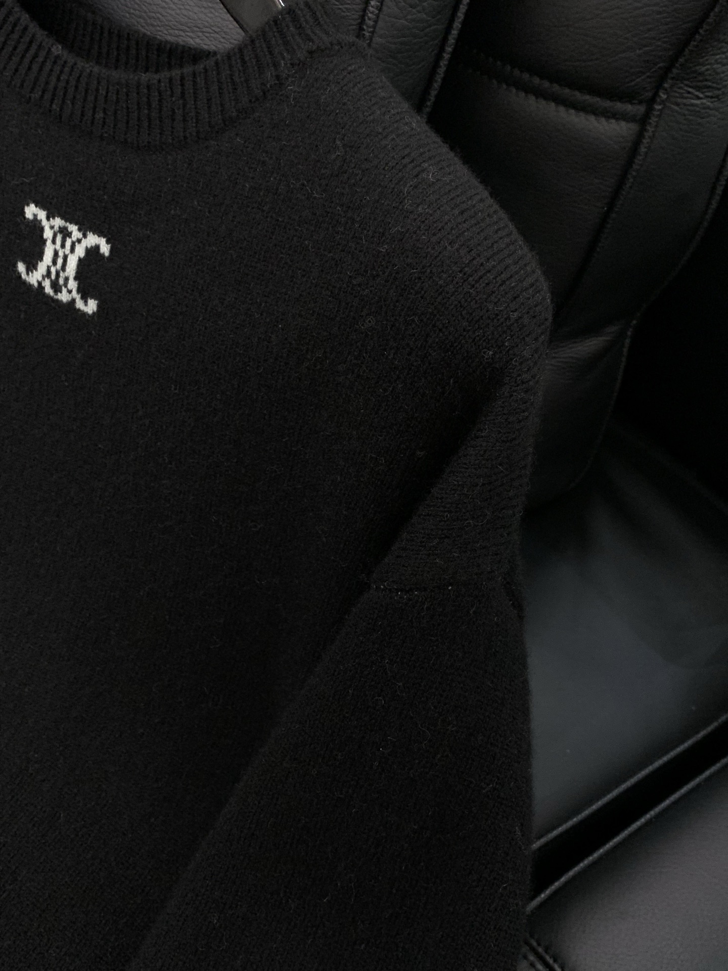 ，Celine 瑟琳，2025冬季新品，专柜同步有售，原单狠货，时尚休闲针织羊毛🐏毛衣，采用进口原版面料