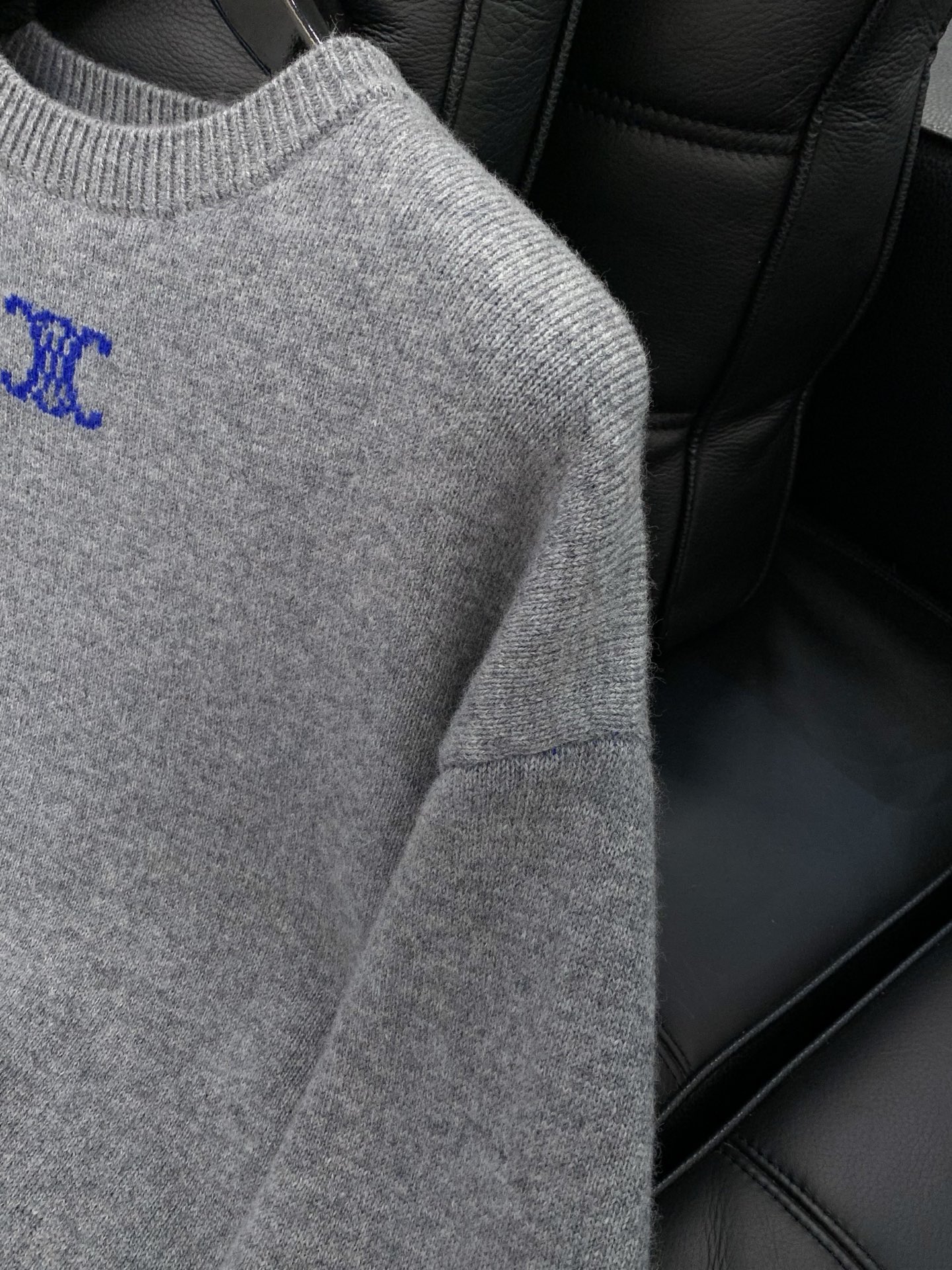 ，Celine 瑟琳，2025冬季新品，专柜同步有售，原单狠货，时尚休闲针织羊毛🐏毛衣，采用进口原版面料