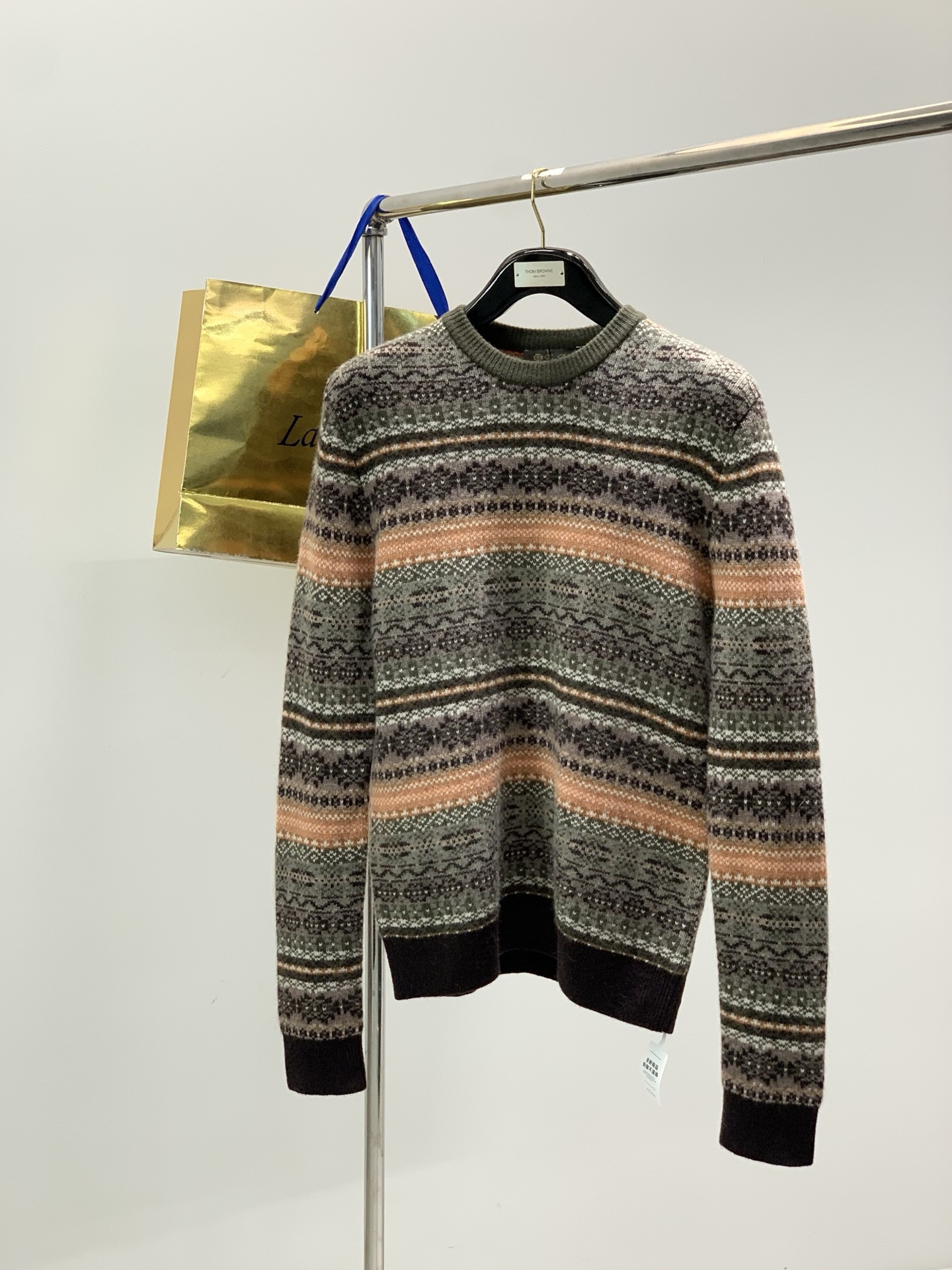 NO:703338,, LP (Loro Piana), 2025 winter new product, fashionable casual knitted wool sweater, made of imported original fabrics, top-notch knitting technology letter pattern decoration logo, simple yet fashionable, extremely high-grade, comfortable and versatile, handsome and stylish upper body!  Size S-XL,,loro piana,loro piana,sweaters,19860909,LP(Loro Piana ), 2025冬季新品,时尚休闲针织羊毛毛衣,采用进口原版面料,顶级针织工艺字母图案装饰logo,简单而不失时尚,档次极高,舒适百搭,上身帅气有型！码数S-XL,,loro piana,loro piana,sweaters,,Men's clothing